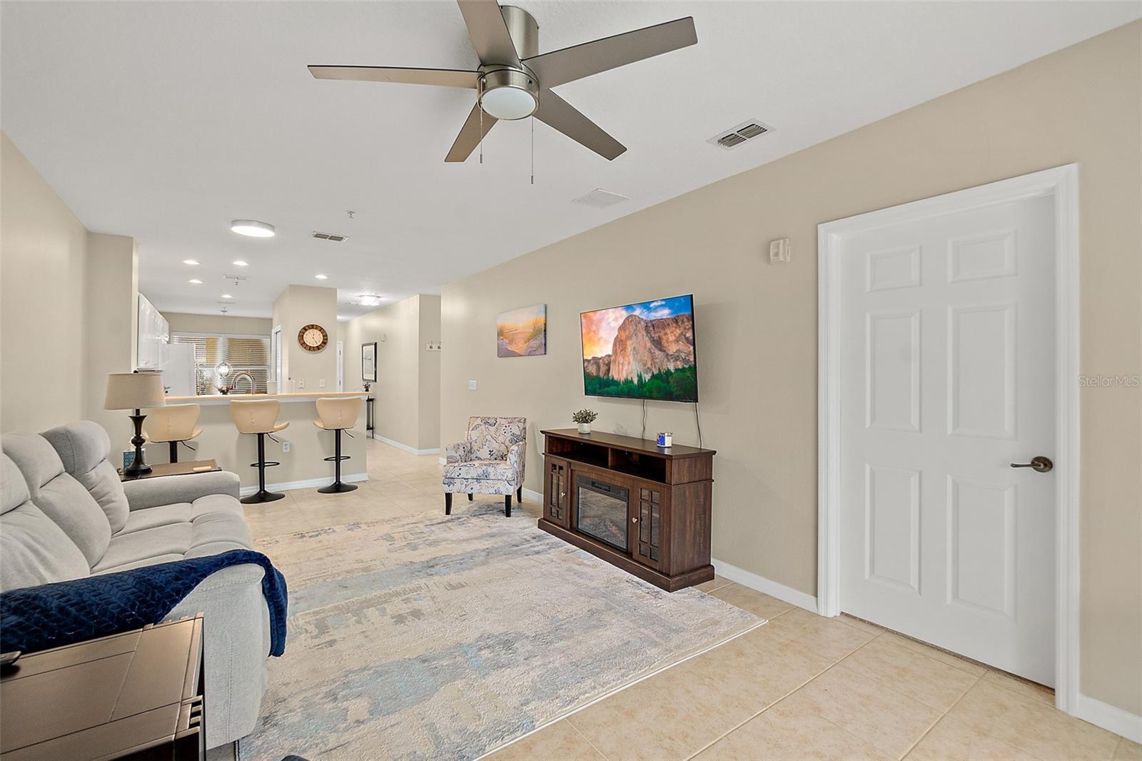 Image 17 of 45 For 1000 Canopy Walk Lane 1013