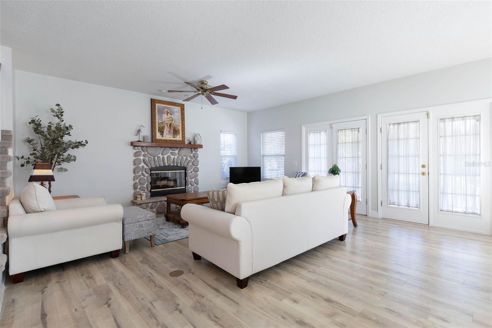 Listing photo id 8 for 252 Gull Circle