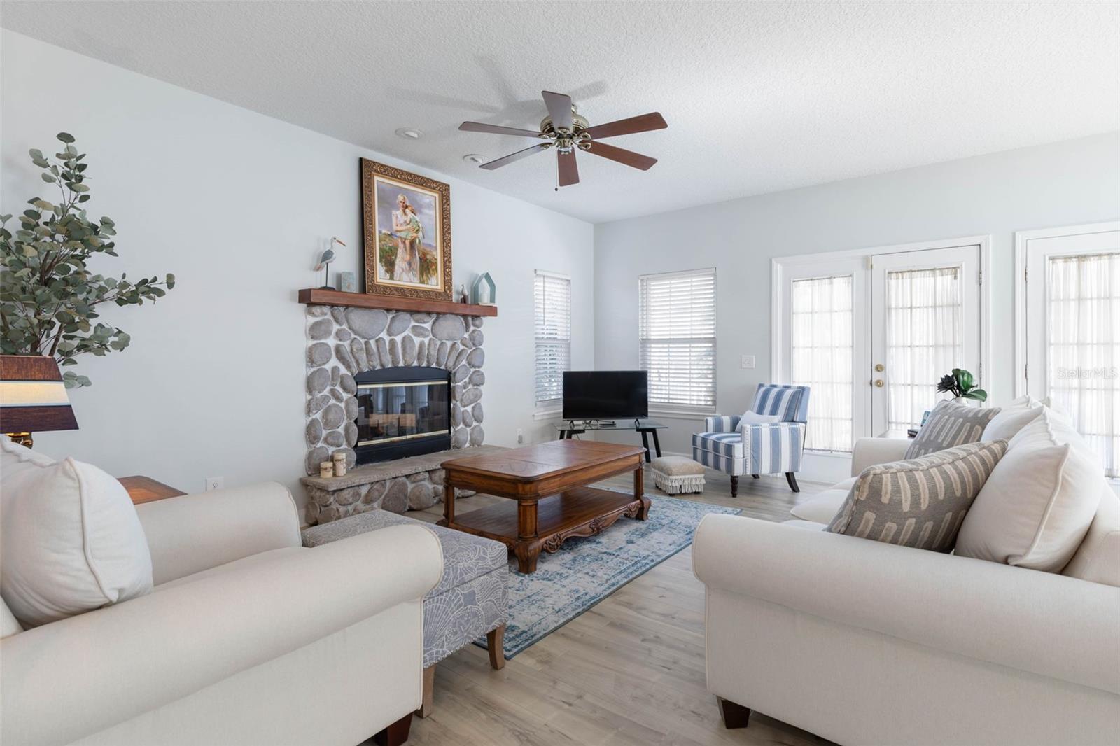 Listing photo id 9 for 252 Gull Circle