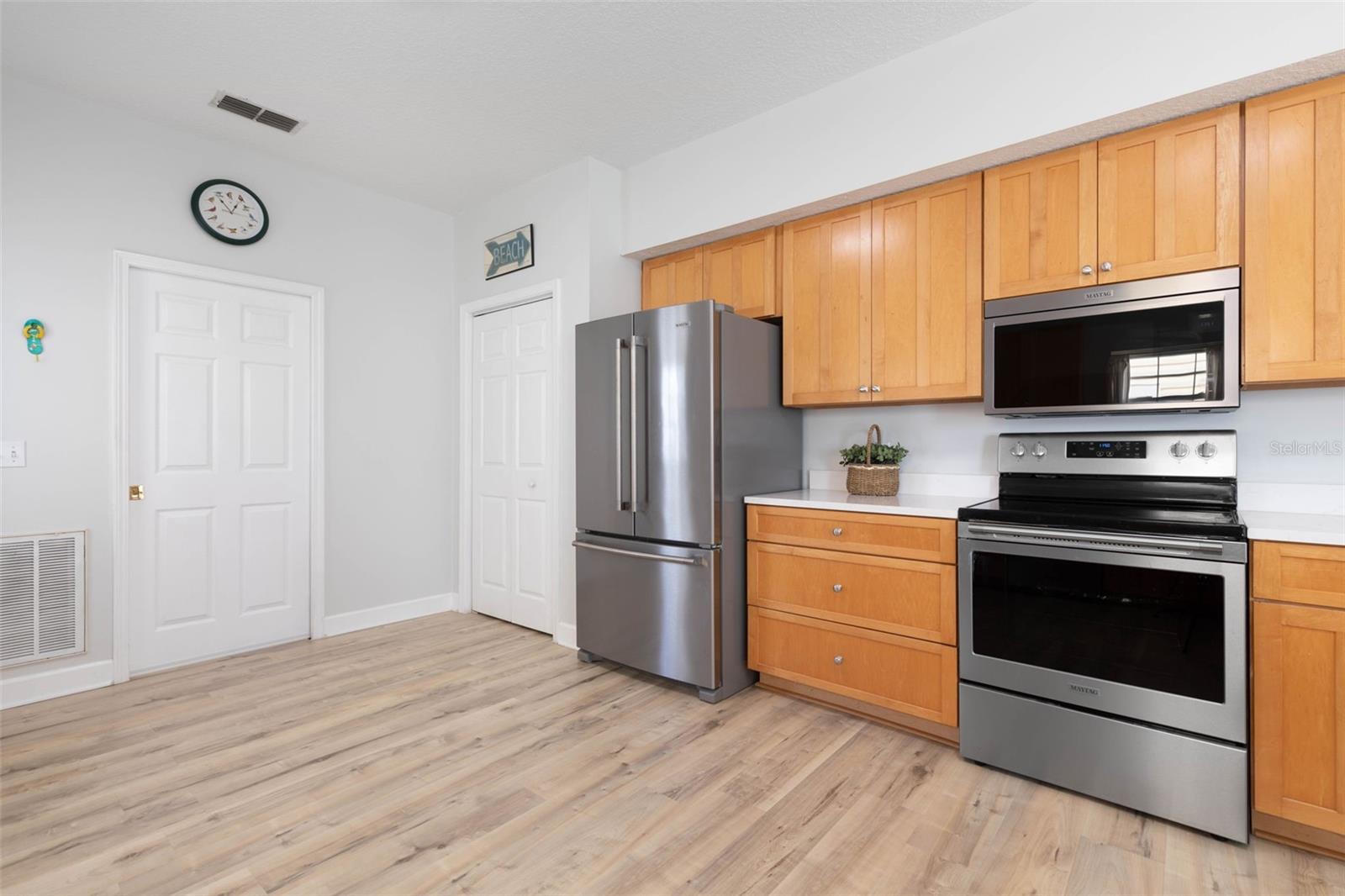 Listing photo id 19 for 252 Gull Circle