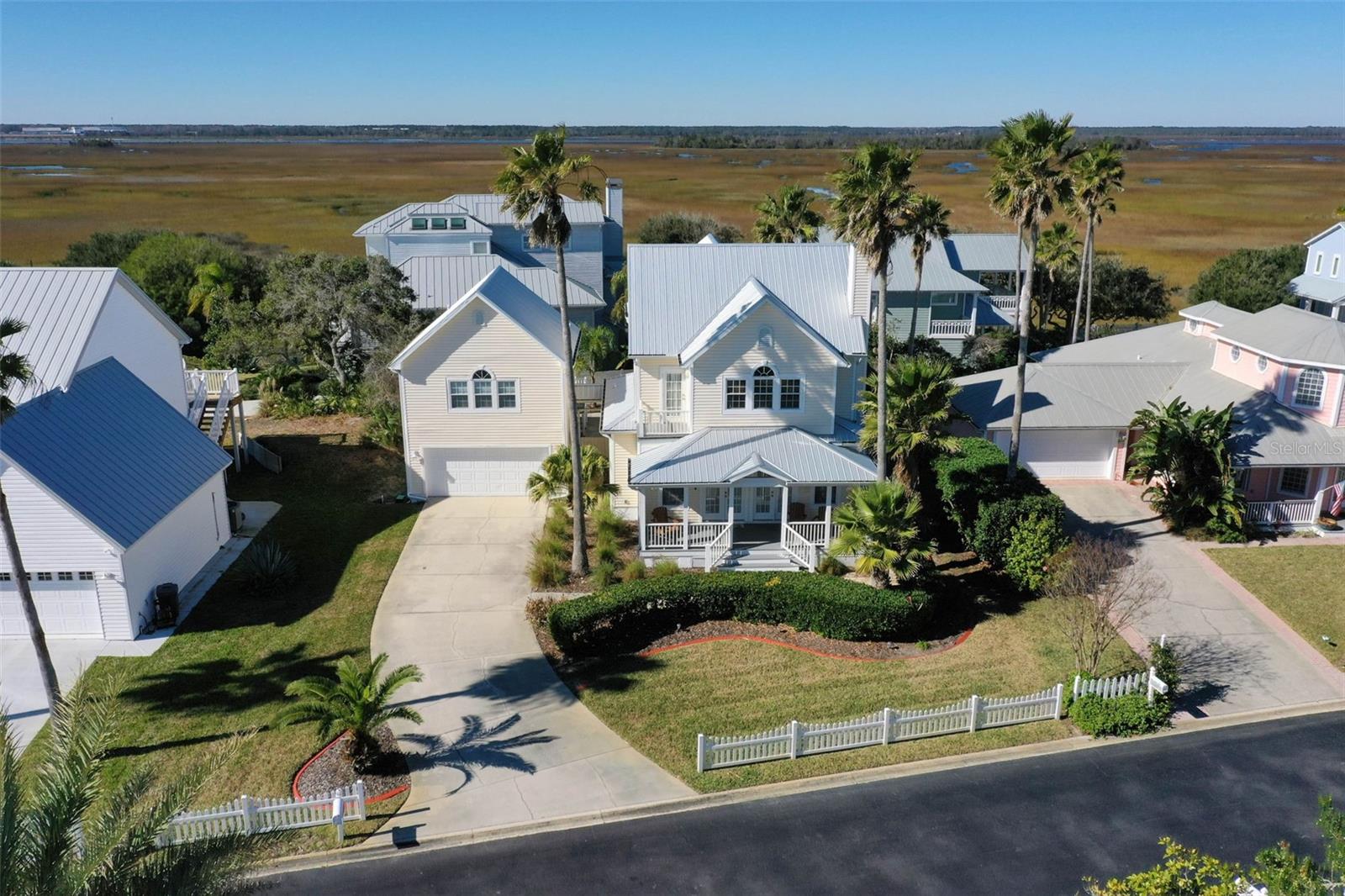 Listing photo id 1 for 252 Gull Circle