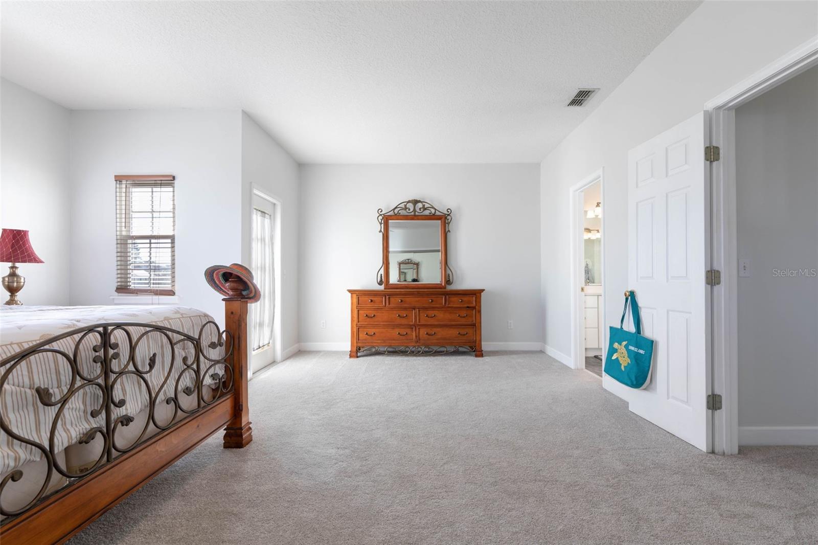 Listing photo id 31 for 252 Gull Circle