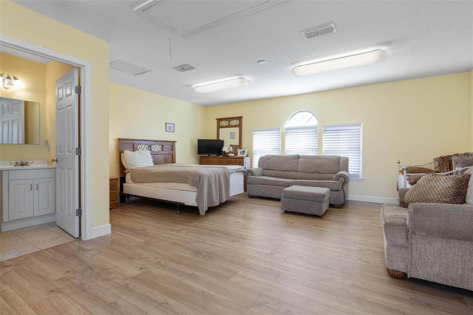 Listing photo id 47 for 252 Gull Circle