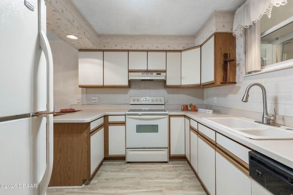 Image 4 of 26 For 329 Wilder Boulevard C403