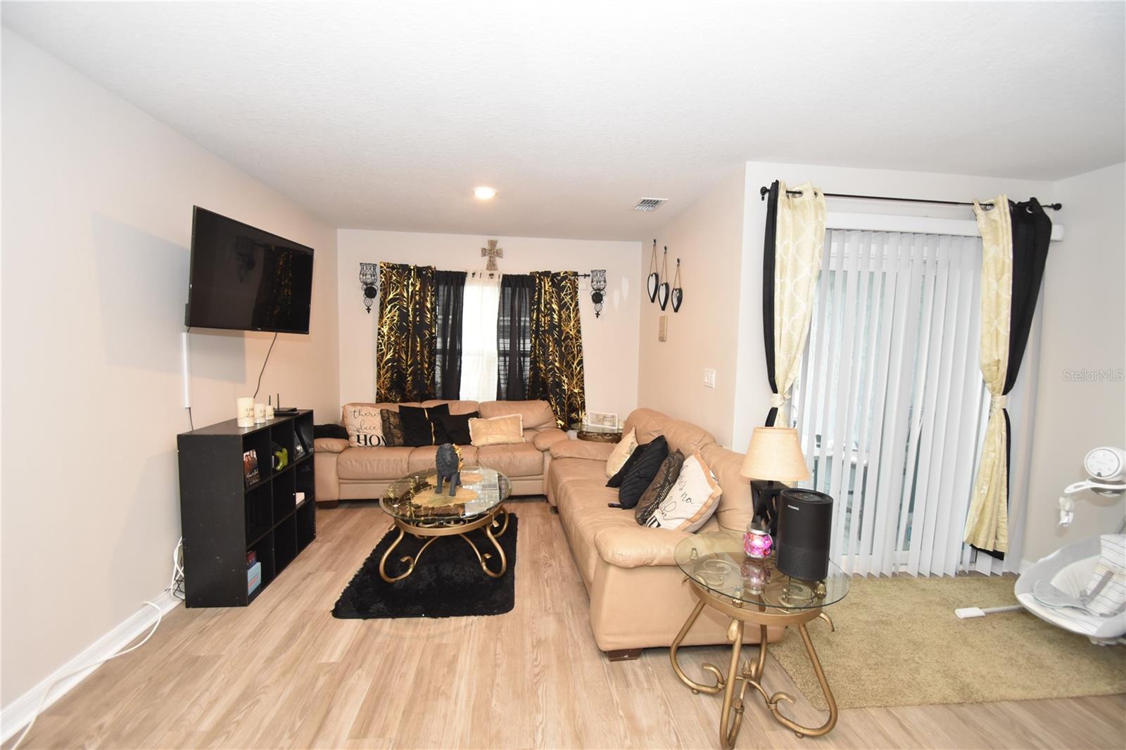 Image 28 of 33 For 5 Rainstone Lane