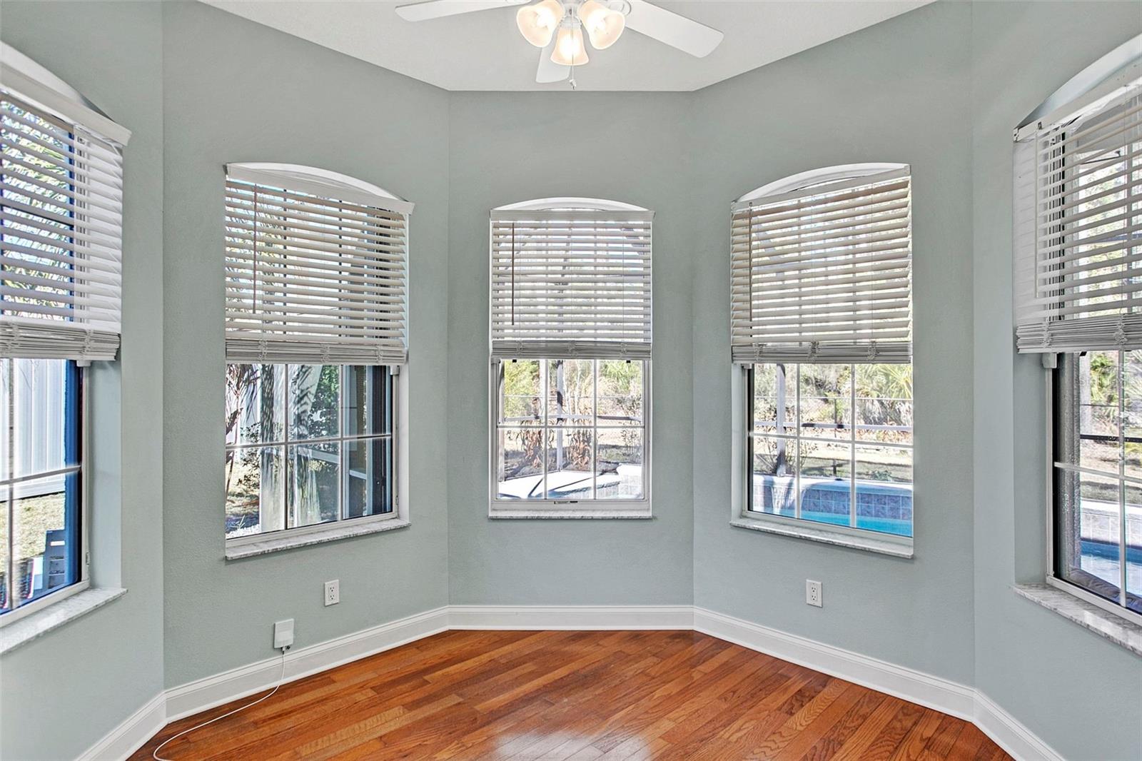 Image 22 of 44 For 5 Zaun Court