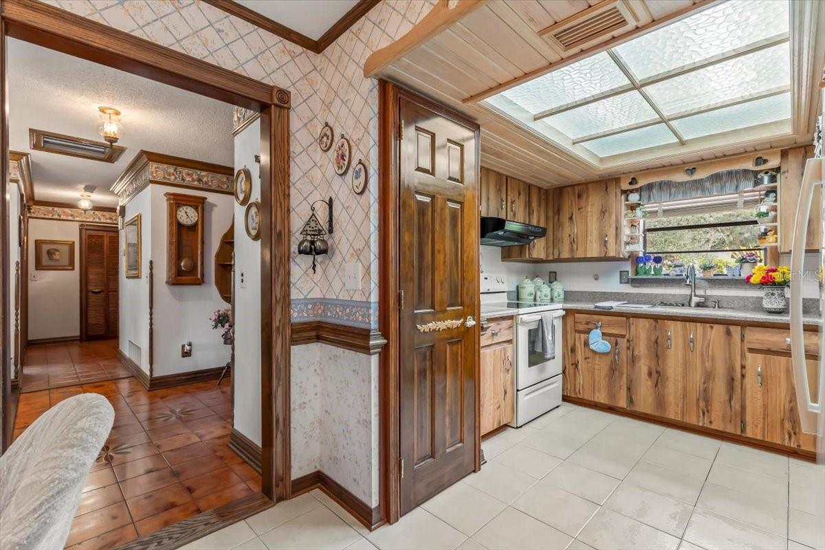 Image 13 of 49 For 923 Northbrook Drive