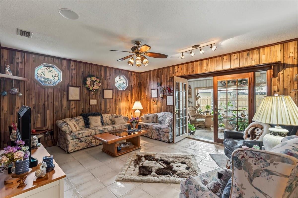 Image 16 of 49 For 923 Northbrook Drive