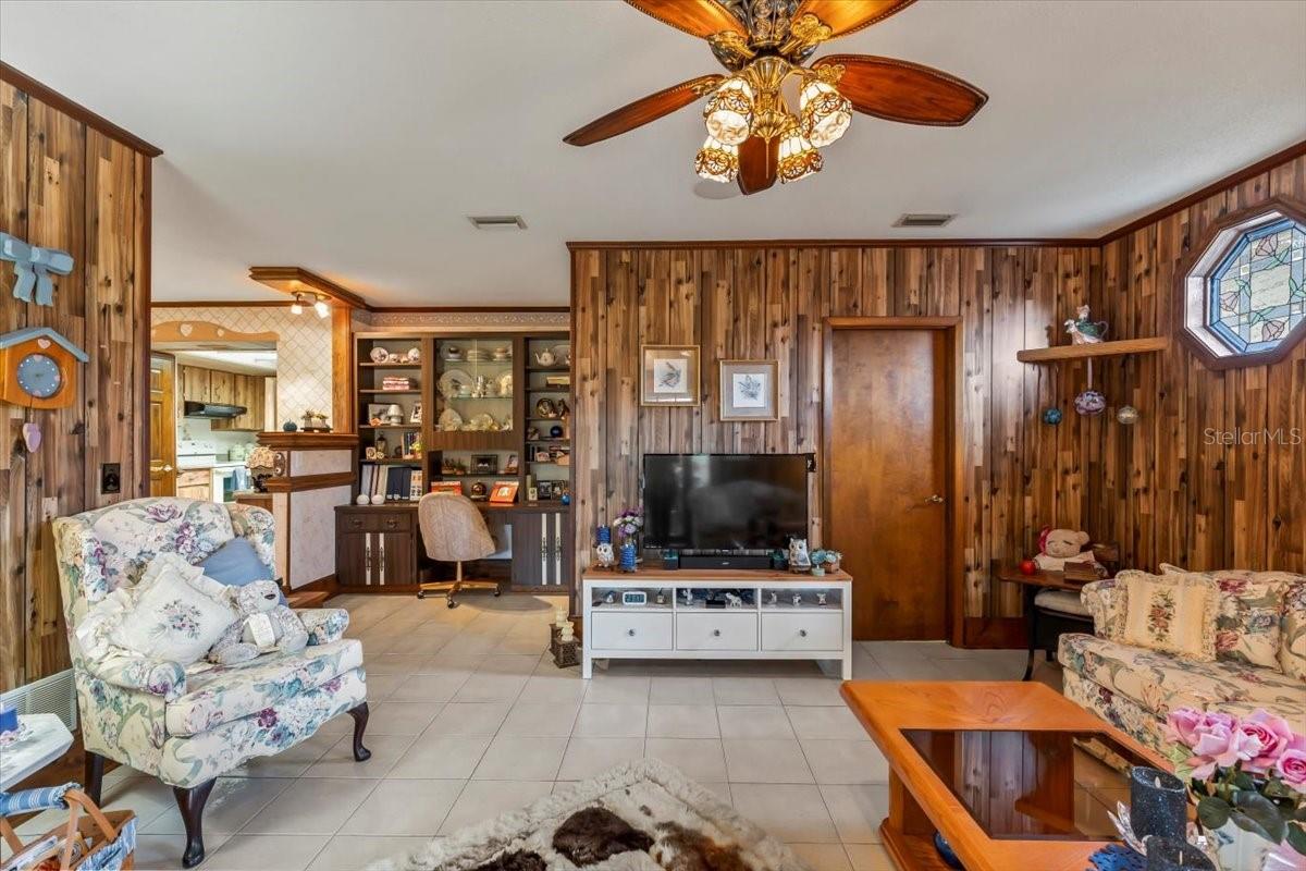 Image 17 of 49 For 923 Northbrook Drive