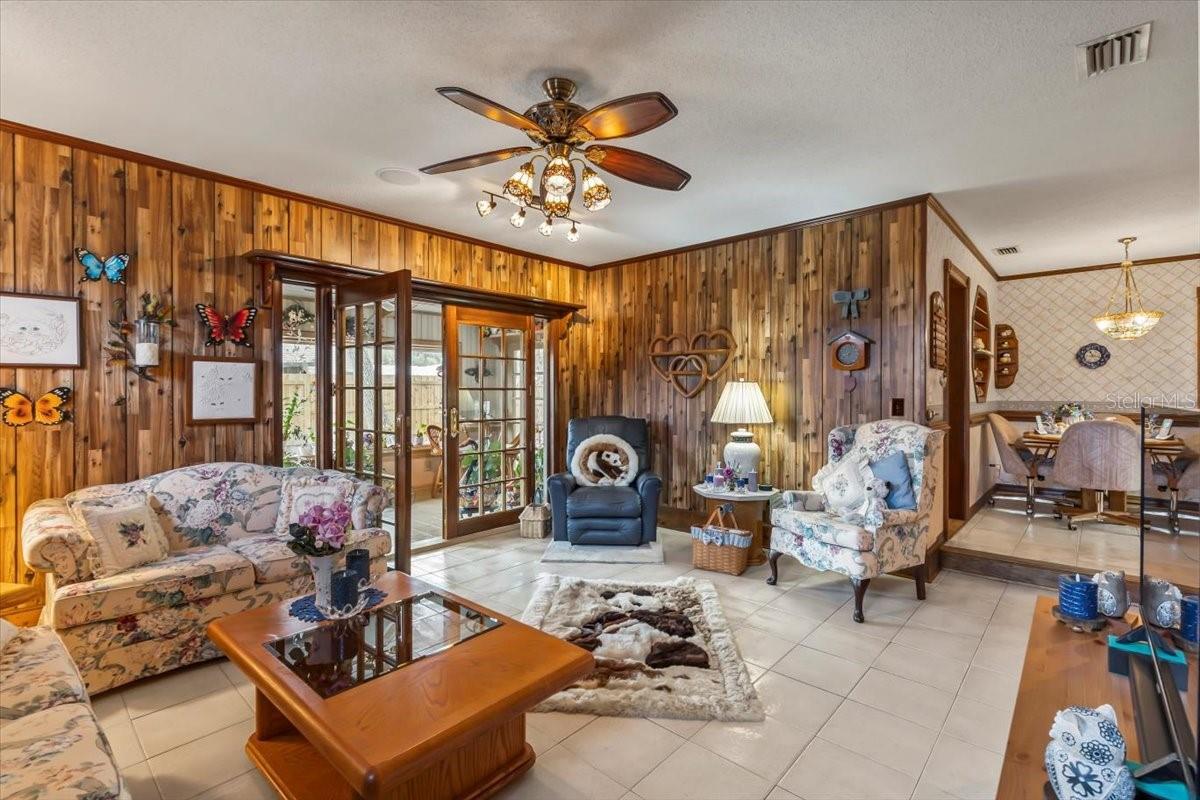 Image 19 of 49 For 923 Northbrook Drive