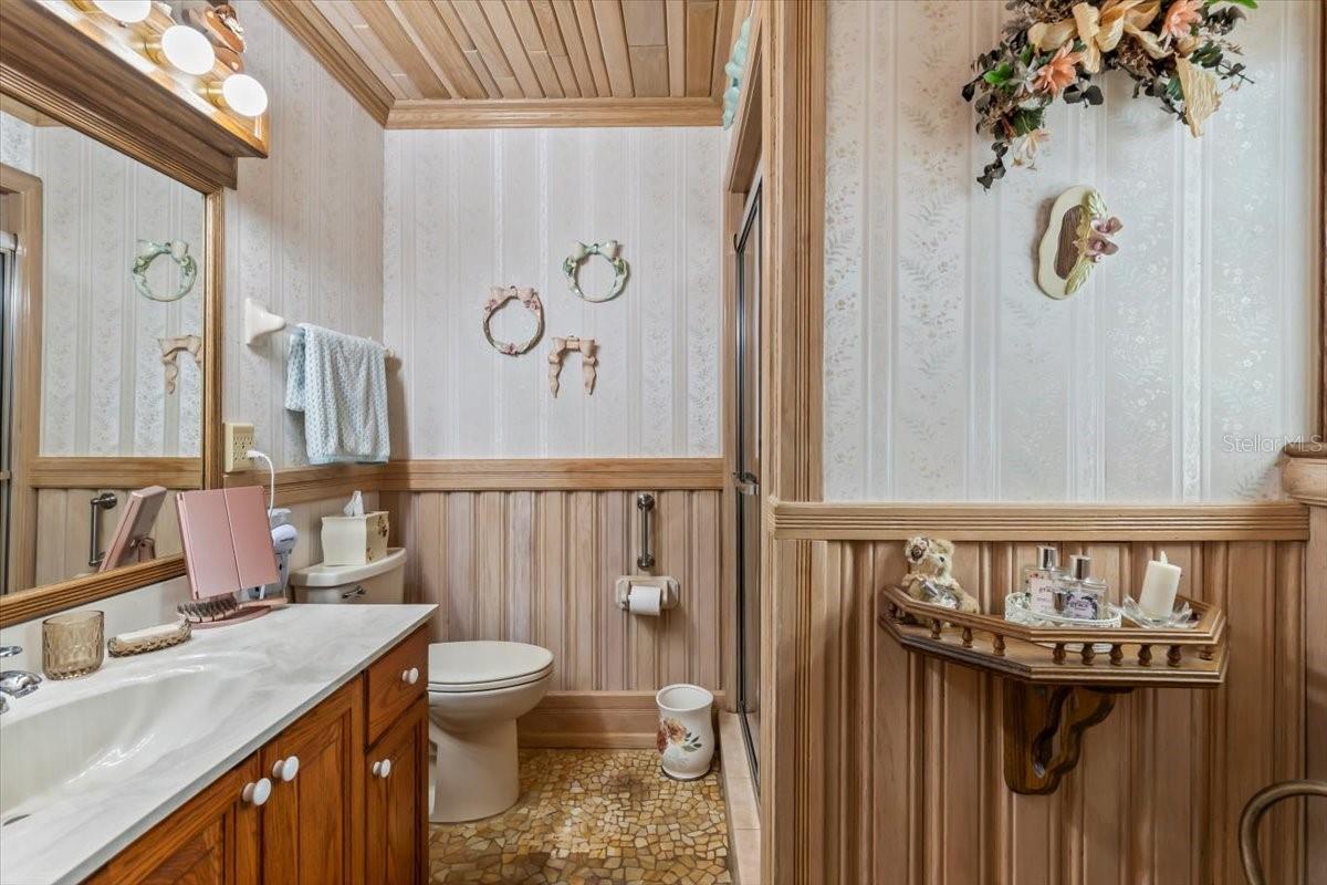 Image 26 of 49 For 923 Northbrook Drive