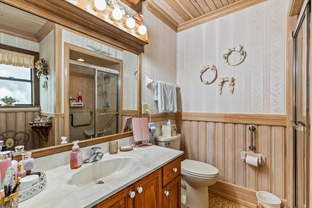 Image 27 of 49 For 923 Northbrook Drive