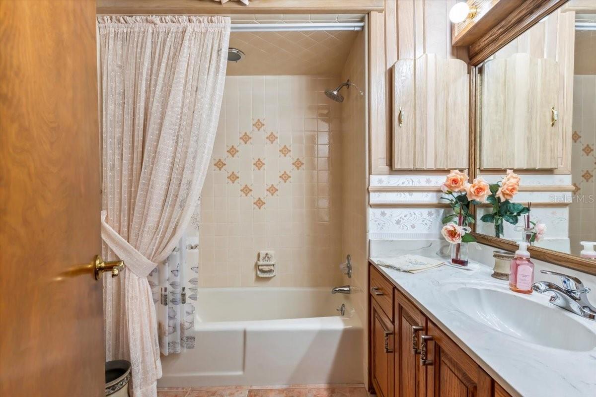 Image 33 of 49 For 923 Northbrook Drive