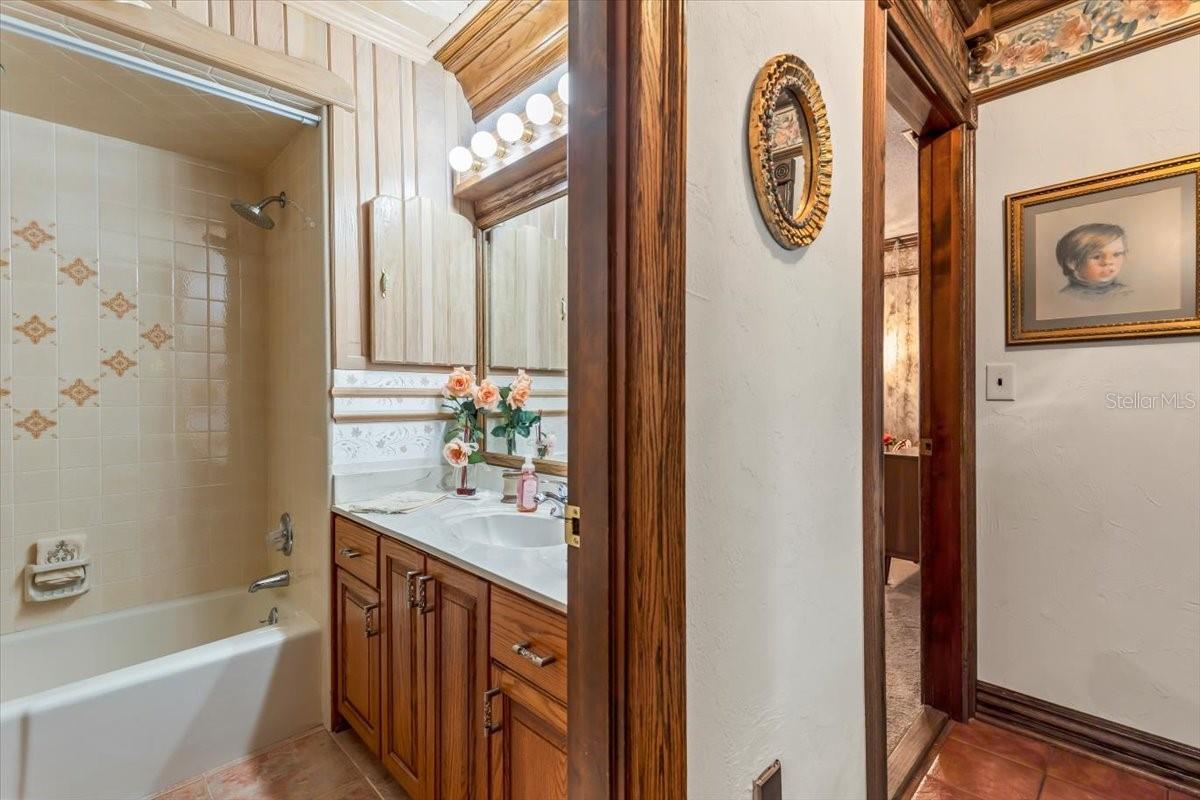 Image 34 of 49 For 923 Northbrook Drive