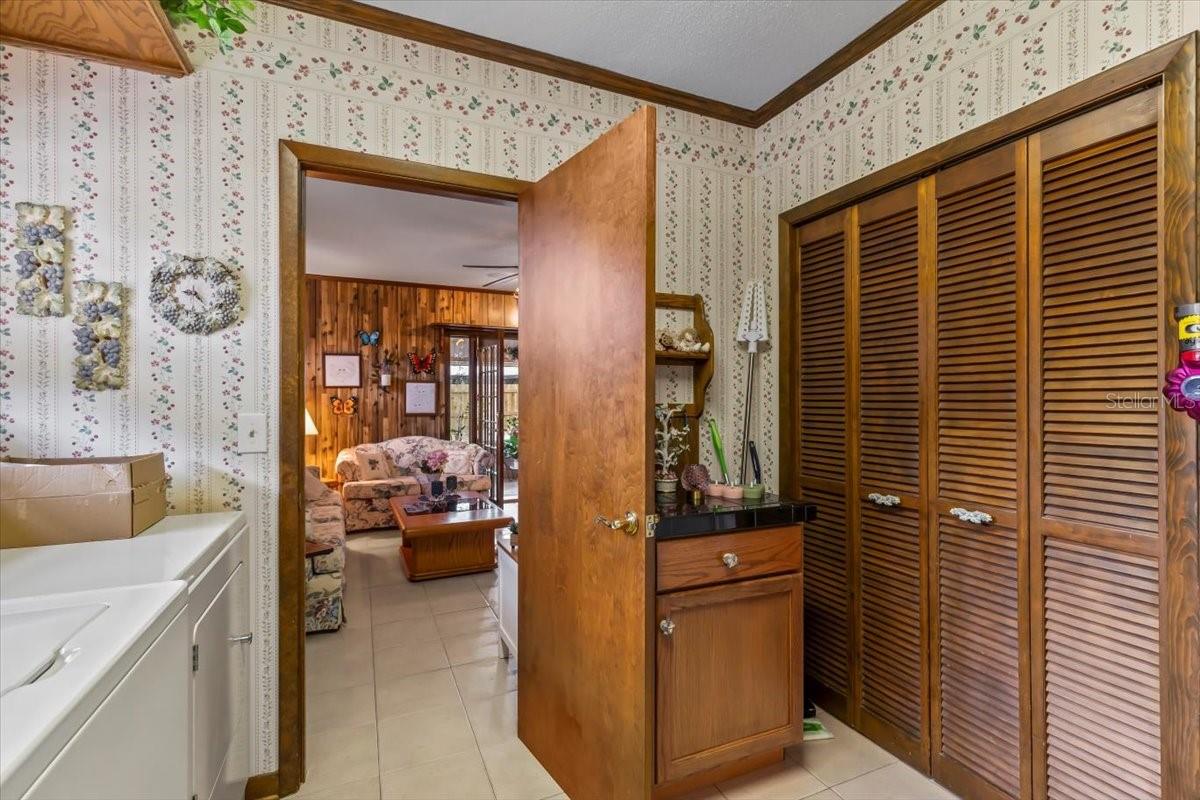 Image 37 of 49 For 923 Northbrook Drive