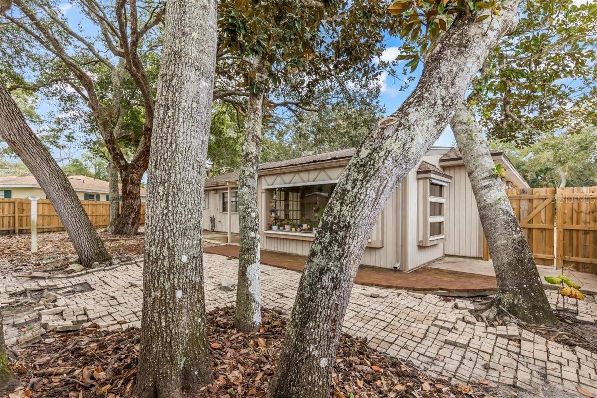 Image 43 of 49 For 923 Northbrook Drive