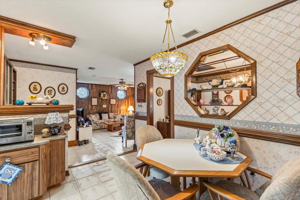 Image 9 of 49 For 923 Northbrook Drive