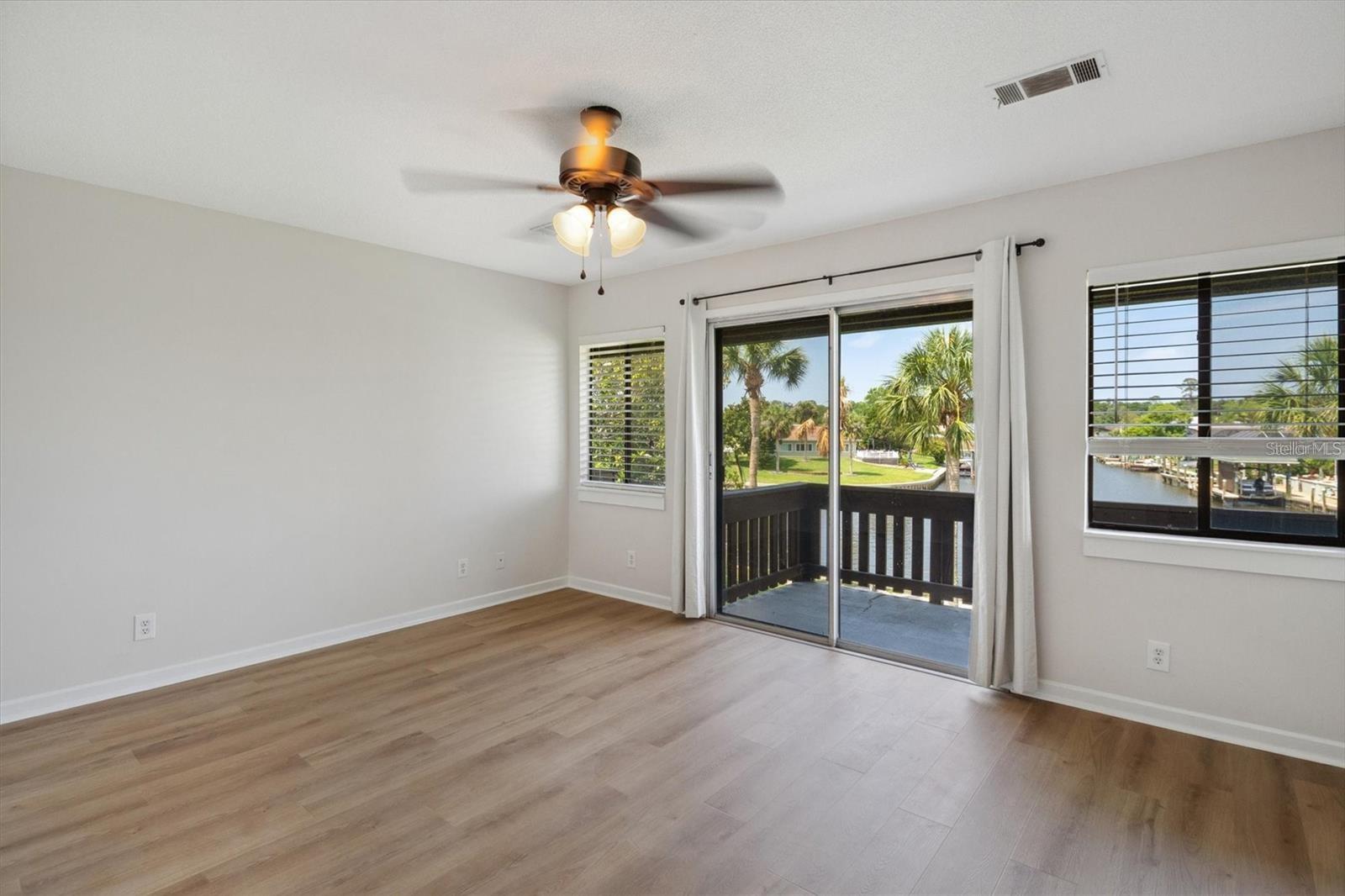 Image 19 of 34 For 44 Club House Drive 105