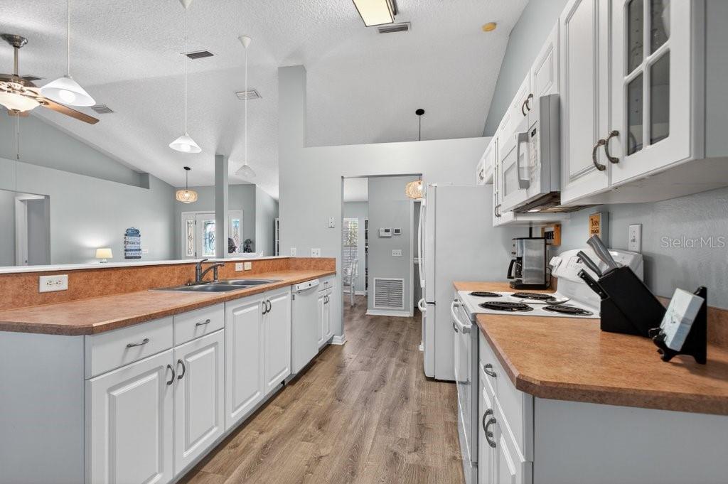 Image 16 of 67 For 254 Basque Road