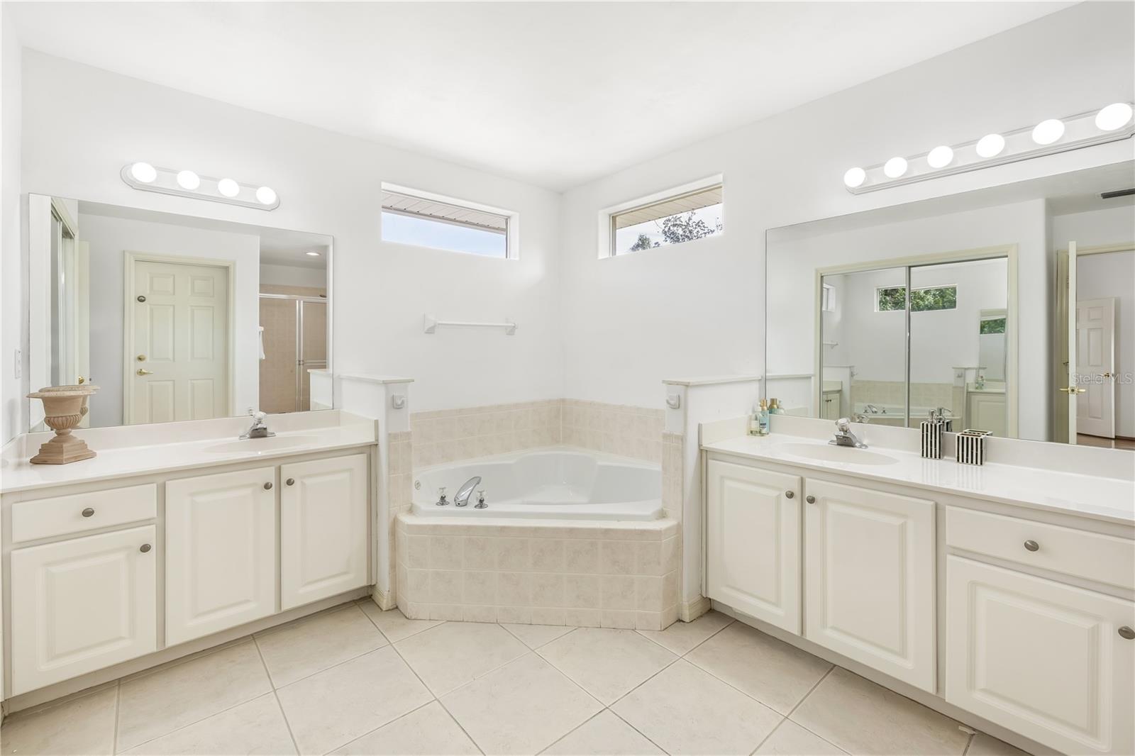 Image 16 of 41 For 9 Sherrington Drive