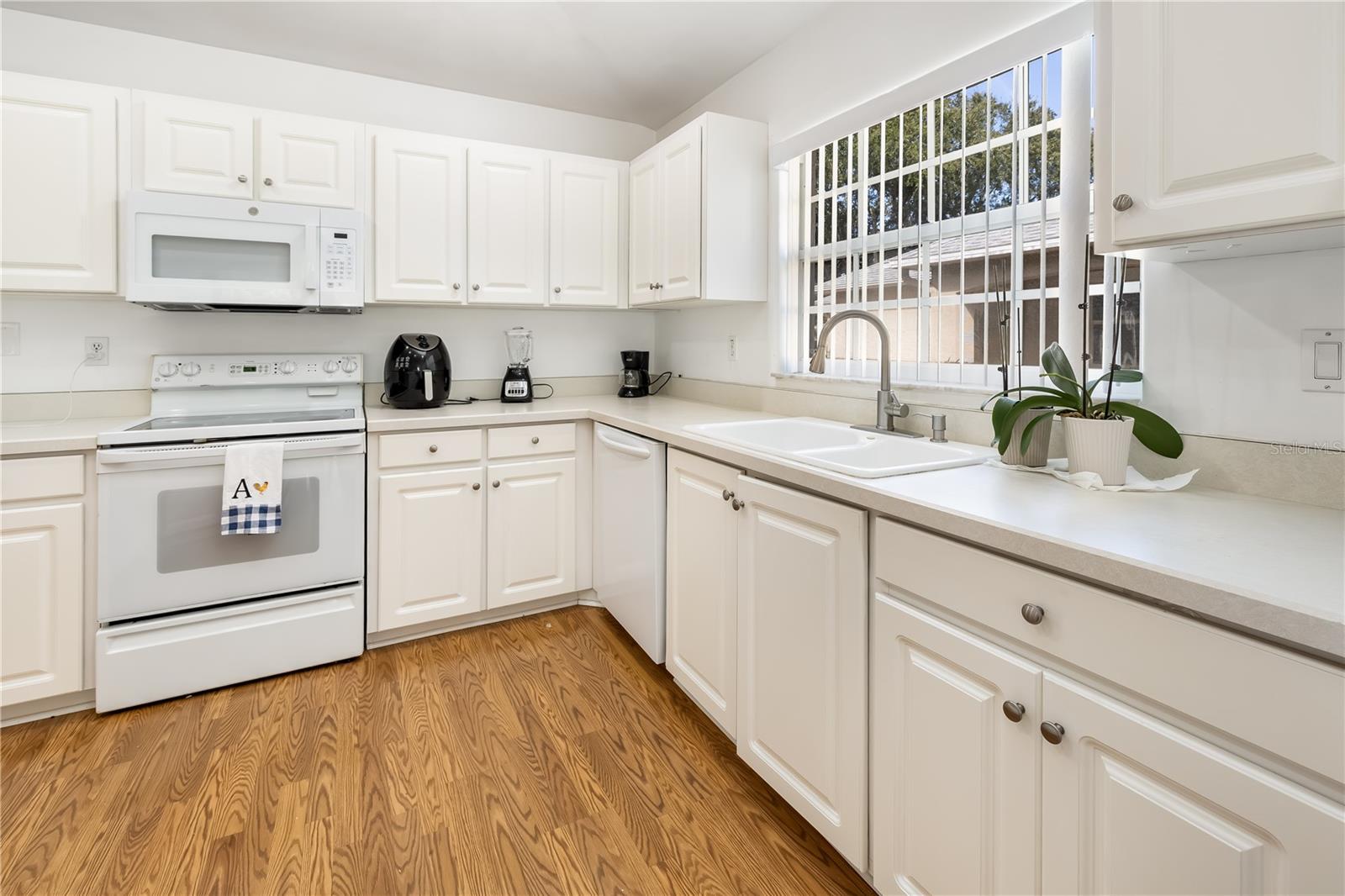 Image 3 of 41 For 9 Sherrington Drive