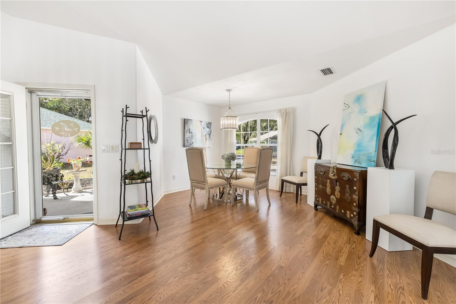 Image 8 of 41 For 9 Sherrington Drive