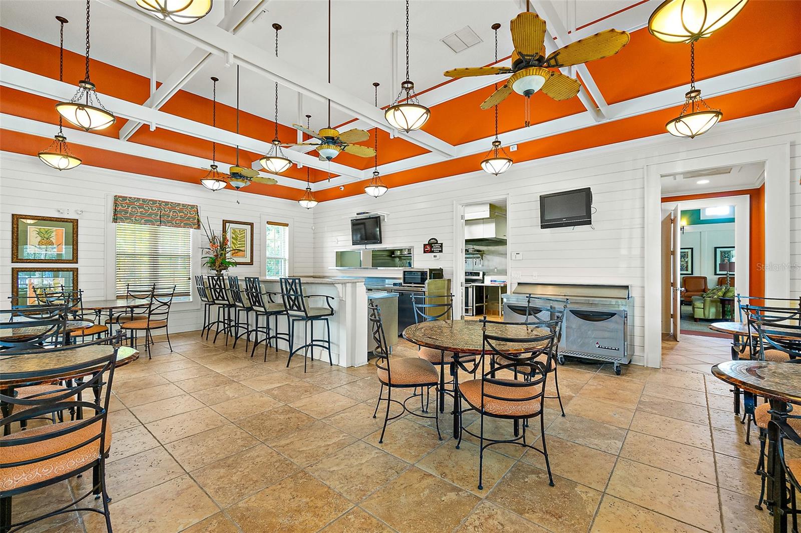 Image 32 of 43 For 49 Longview Way N