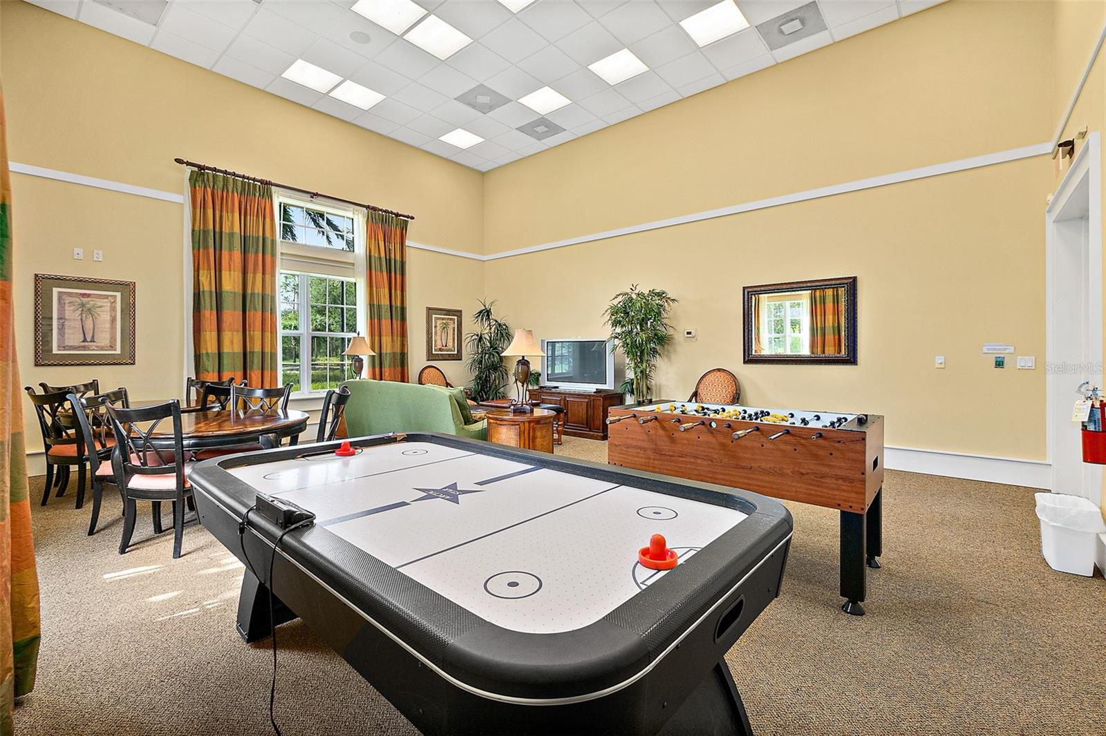 Image 38 of 43 For 49 Longview Way N