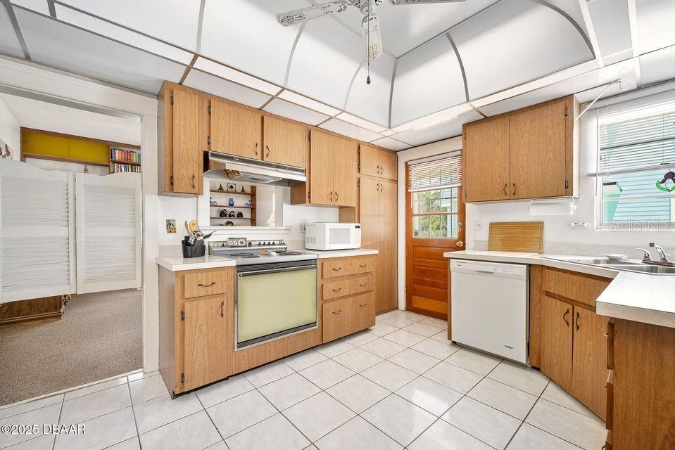 Image 11 of 50 For 918 Wild Olive Avenue