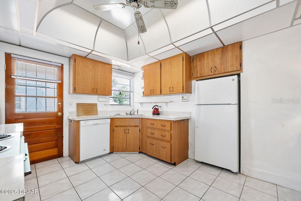 Image 12 of 50 For 918 Wild Olive Avenue