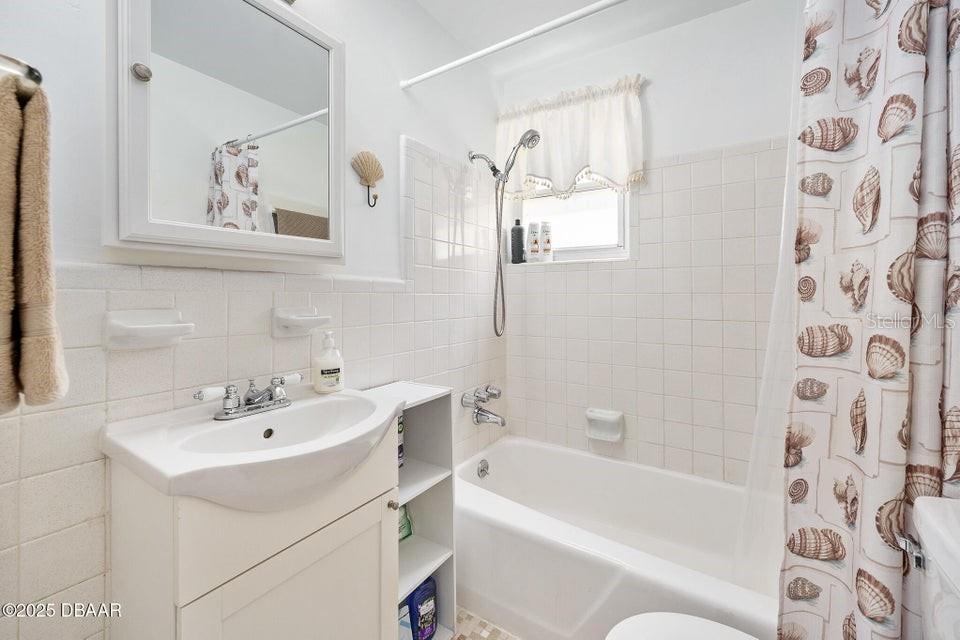 Image 22 of 50 For 918 Wild Olive Avenue