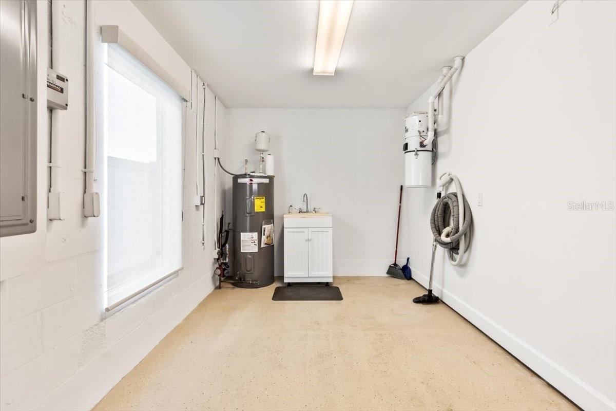 Image 88 of 100 For 3309 Ocean Shore Boulevard