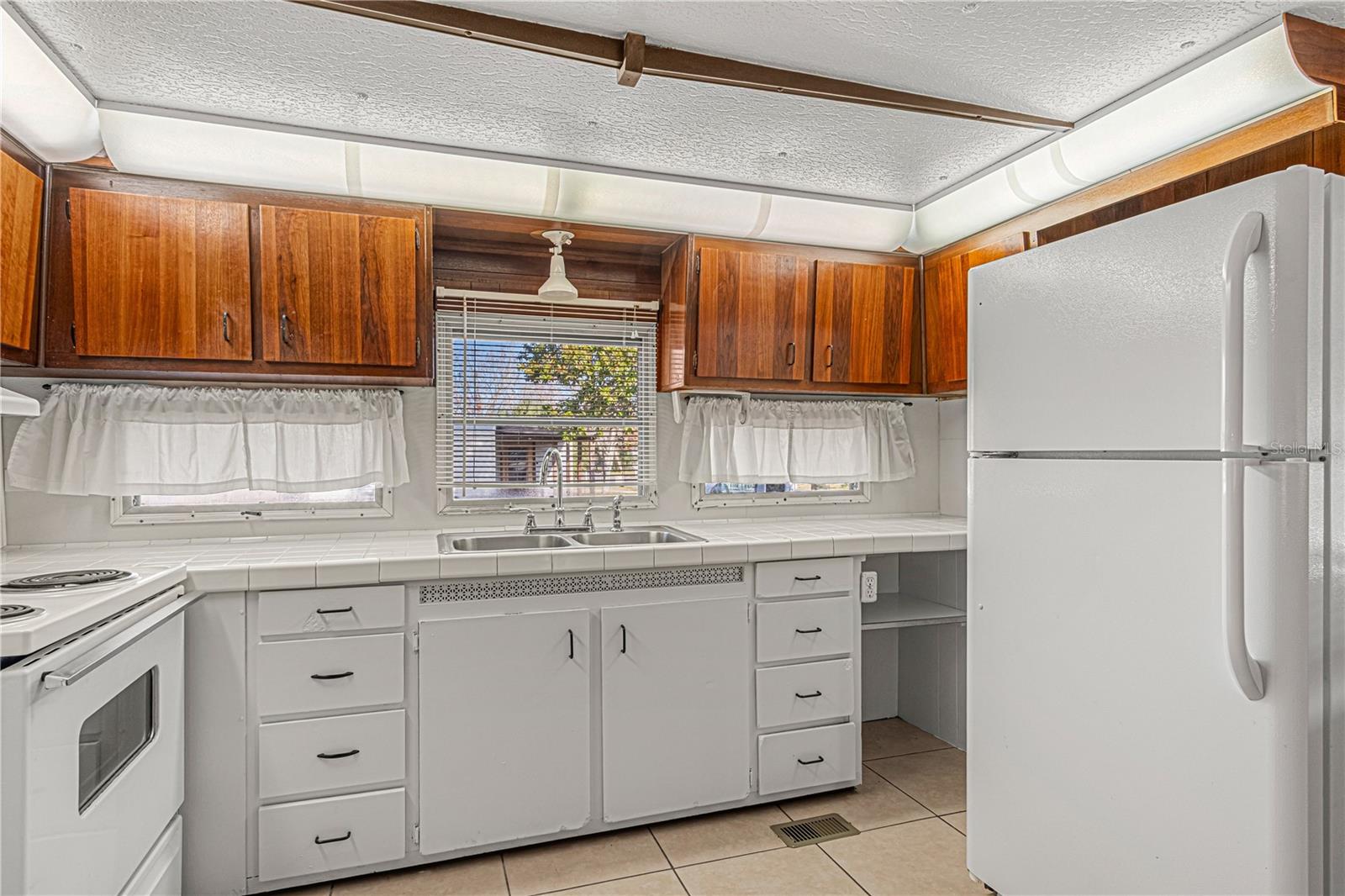 Image 5 of 20 For 1302 Arroyo Parkway