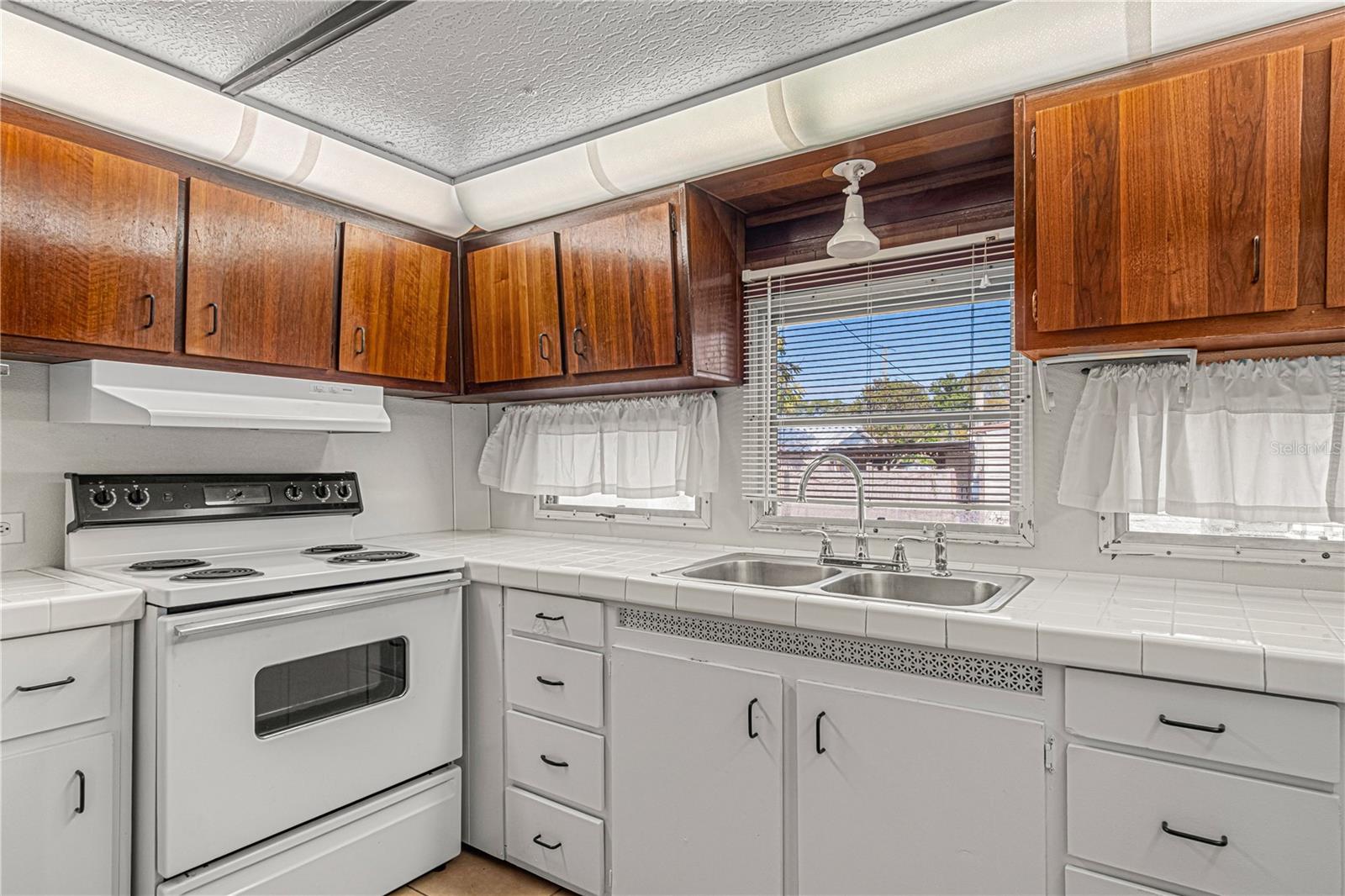 Image 6 of 20 For 1302 Arroyo Parkway