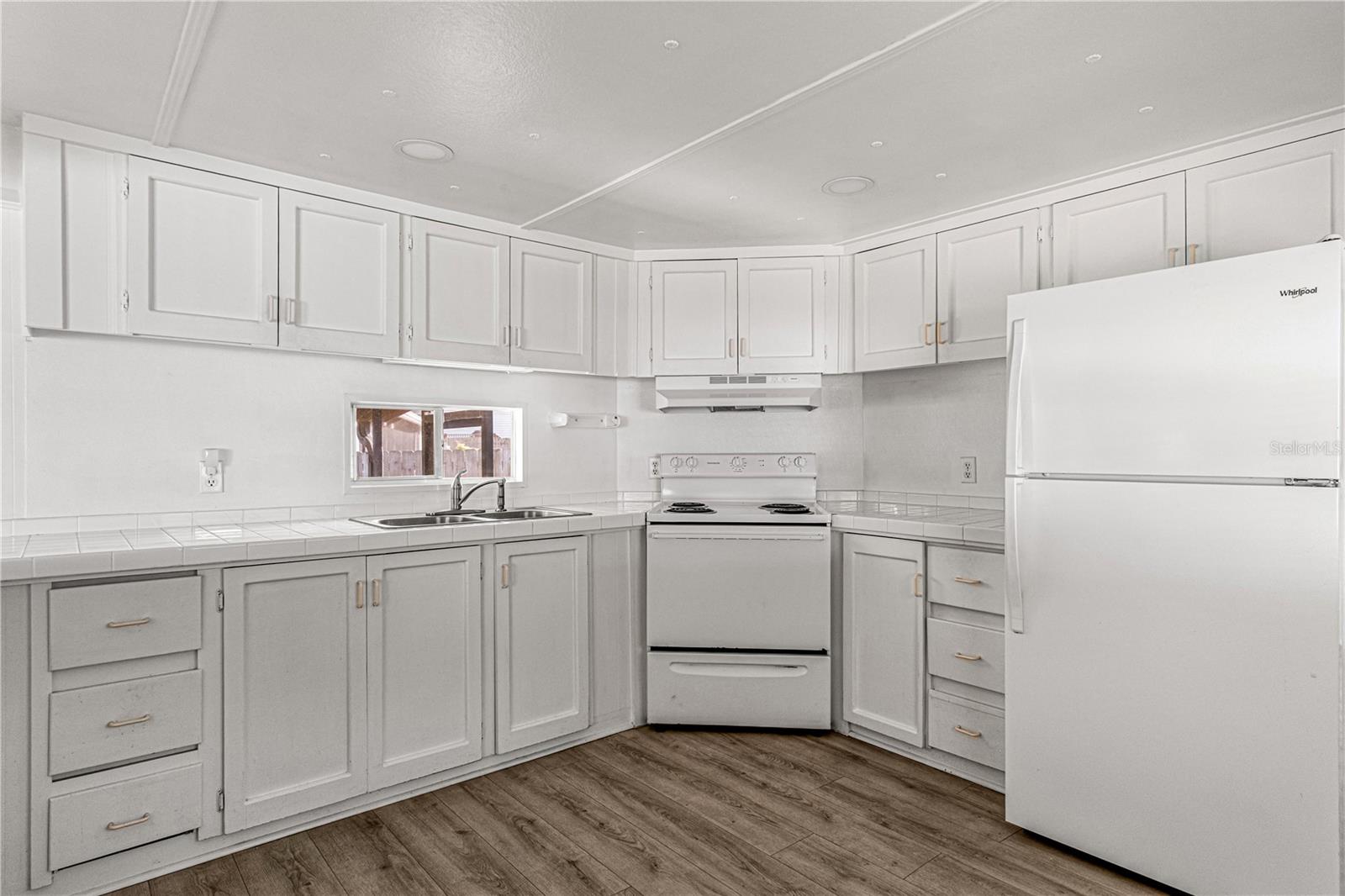 Image 9 of 20 For 1517 Avenue C