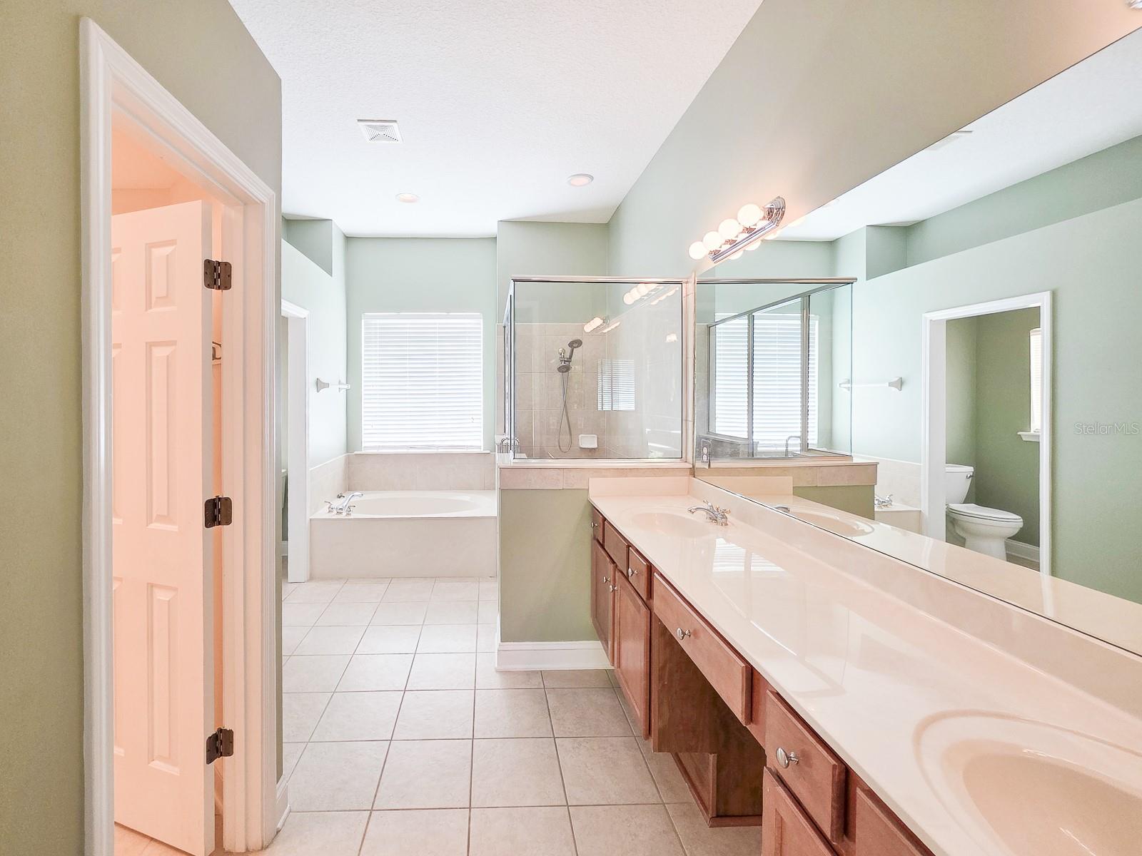 Image 28 of 75 For 1329 Kinsington Court