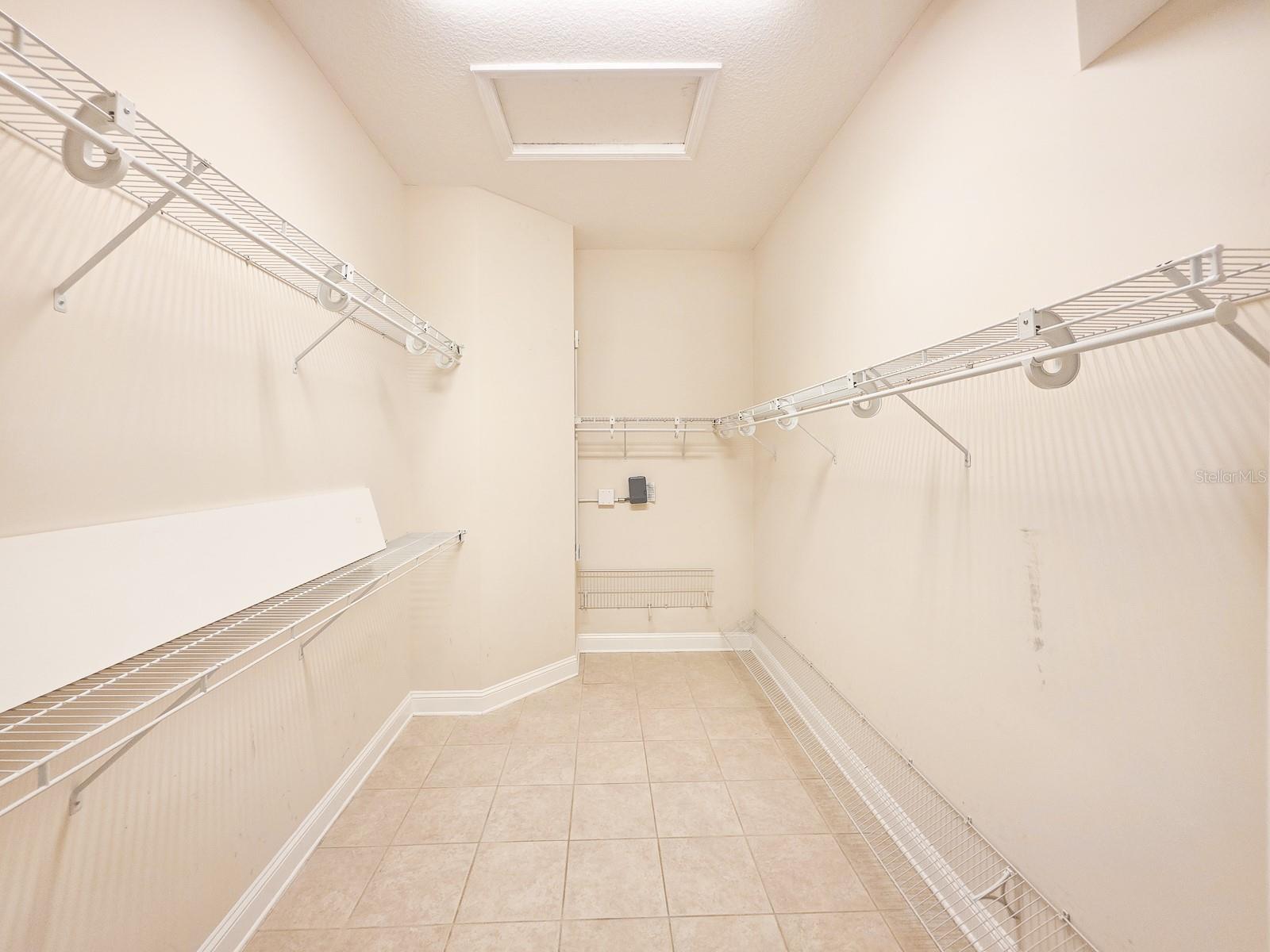 Image 32 of 75 For 1329 Kinsington Court