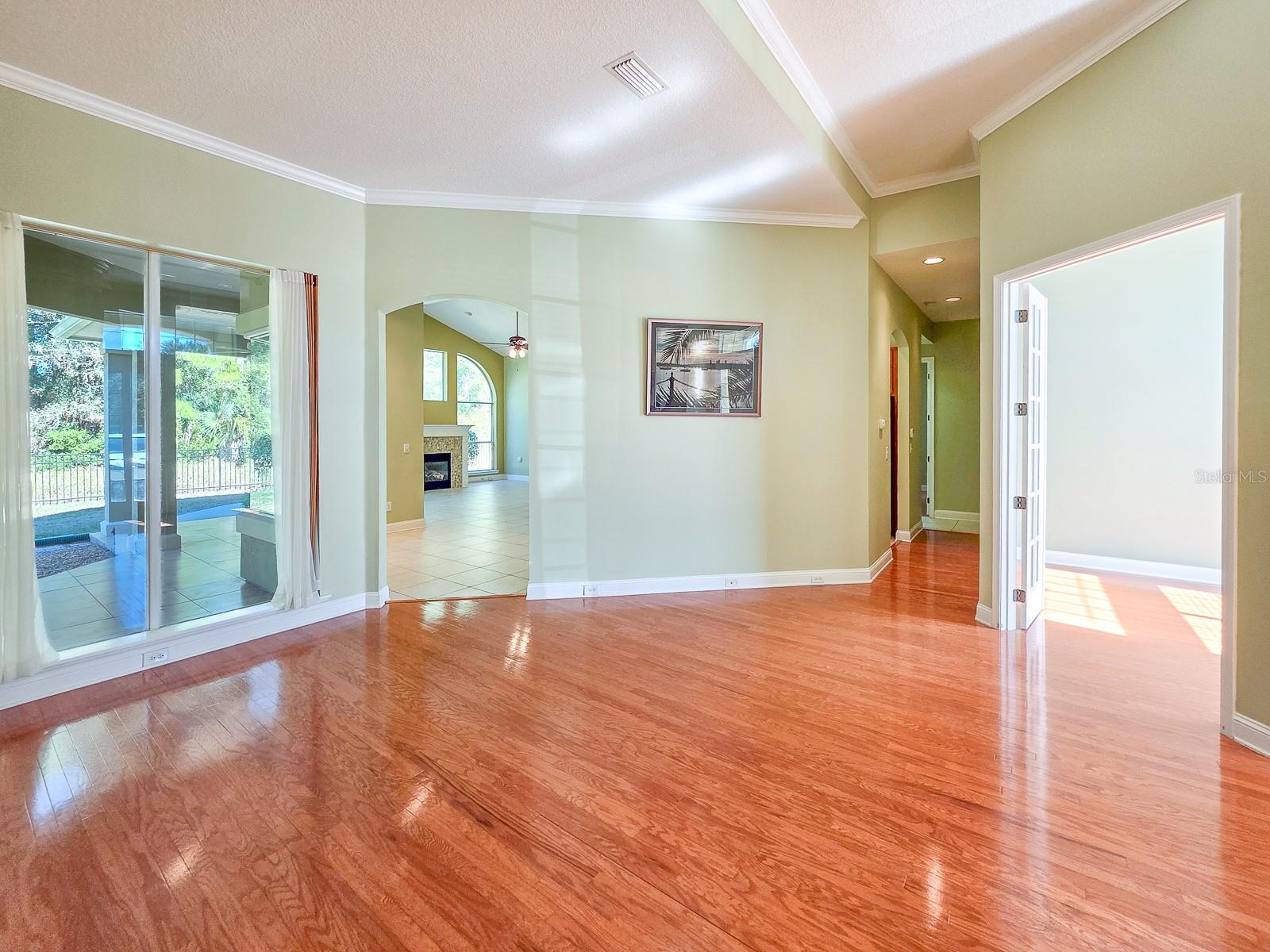 Image 4 of 75 For 1329 Kinsington Court