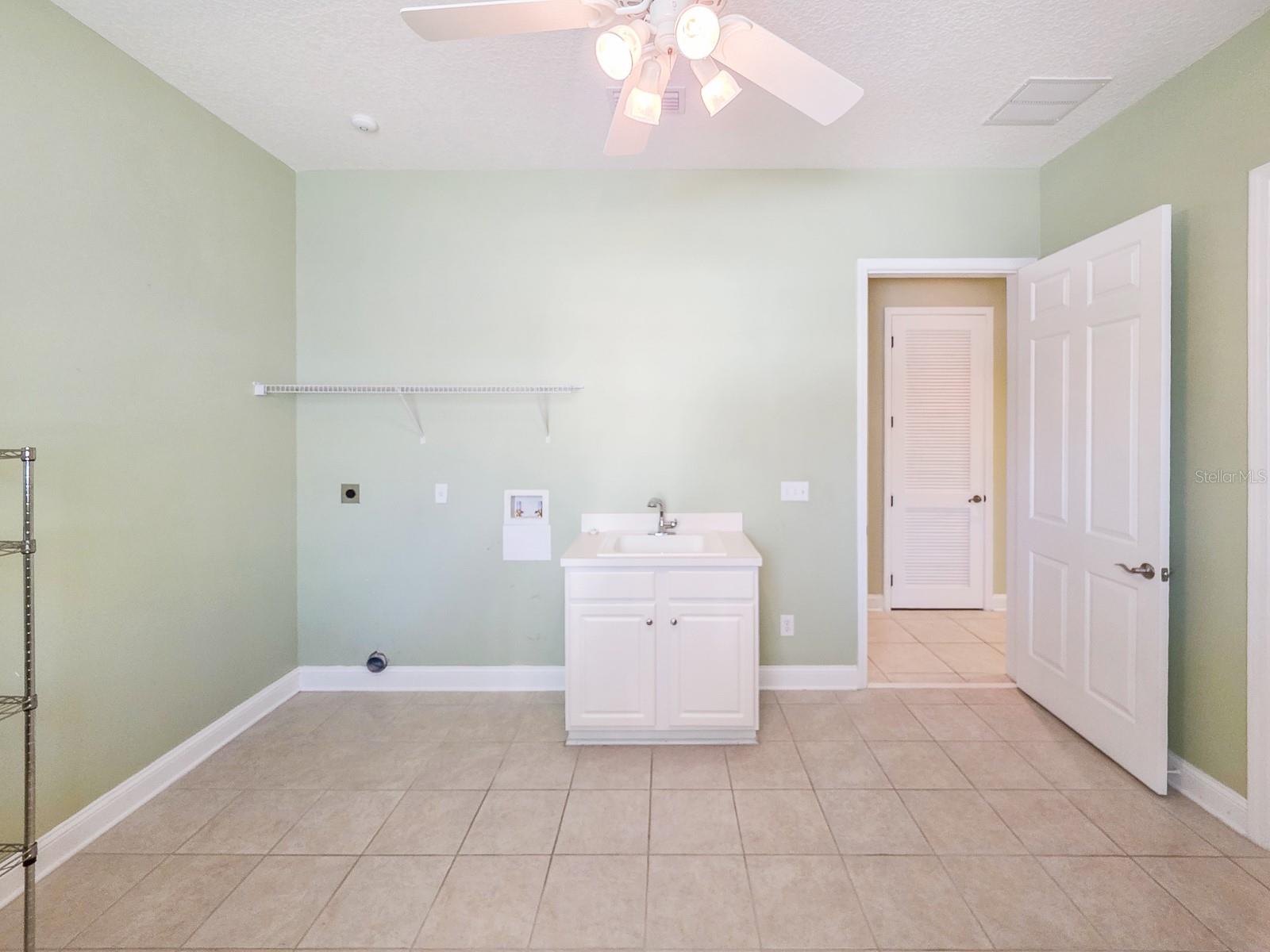 Image 40 of 75 For 1329 Kinsington Court