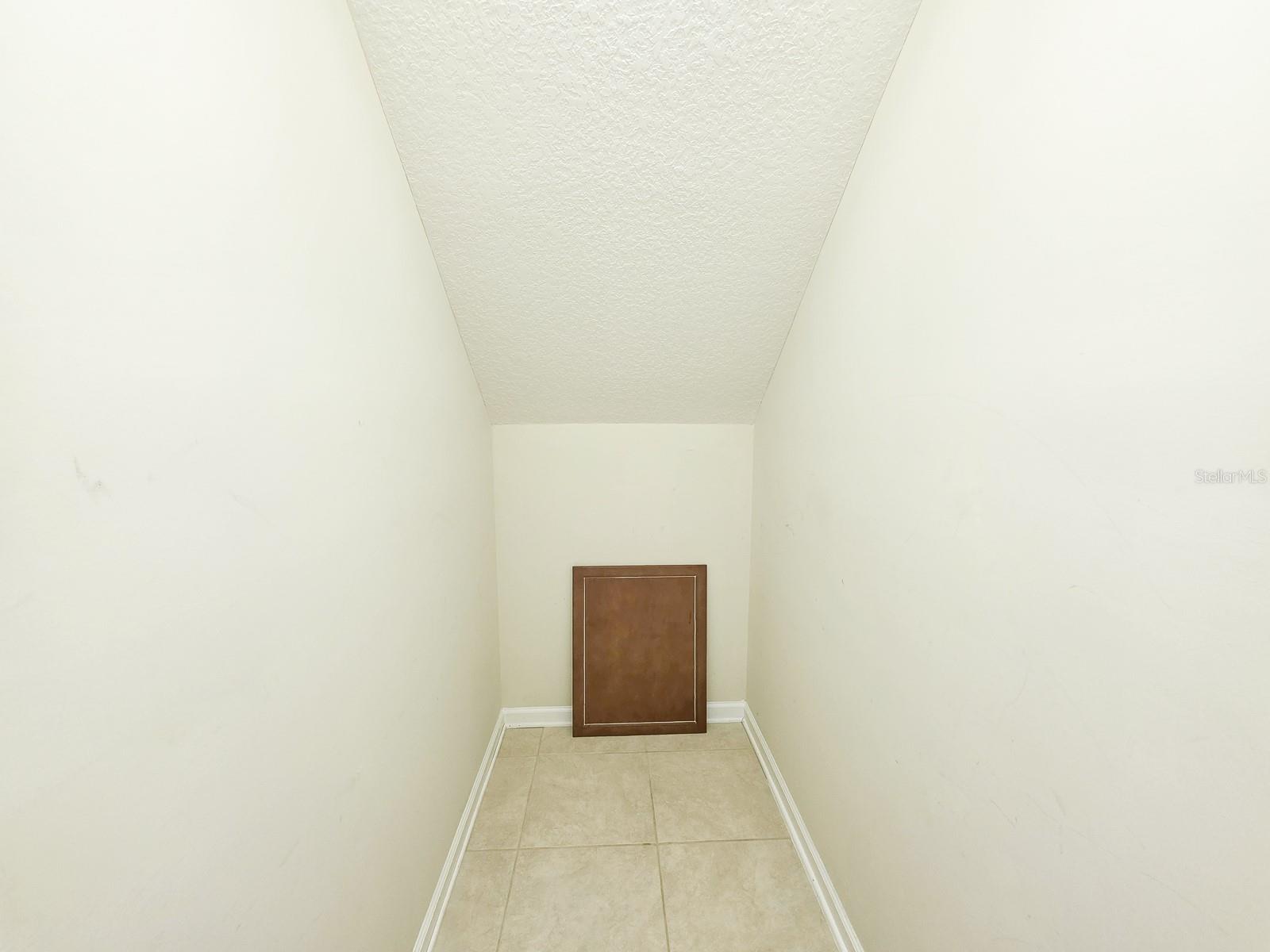 Image 41 of 75 For 1329 Kinsington Court