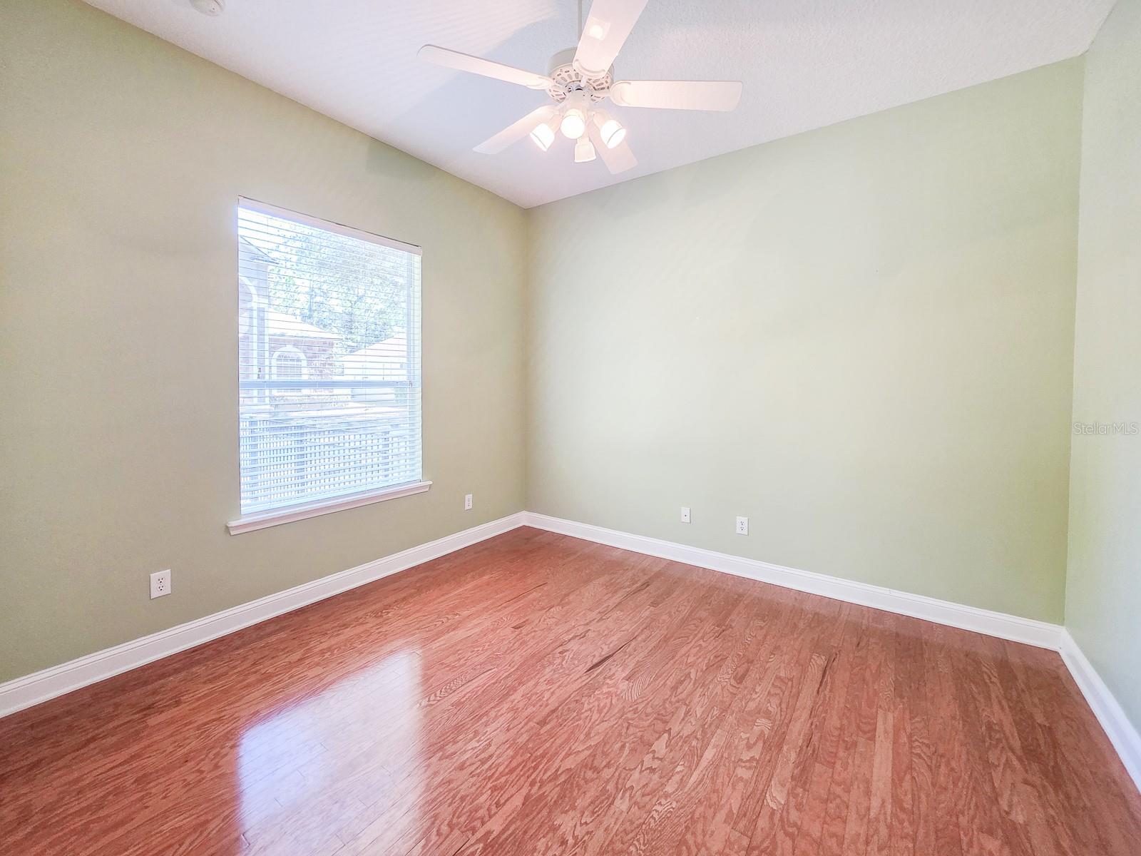 Image 43 of 75 For 1329 Kinsington Court