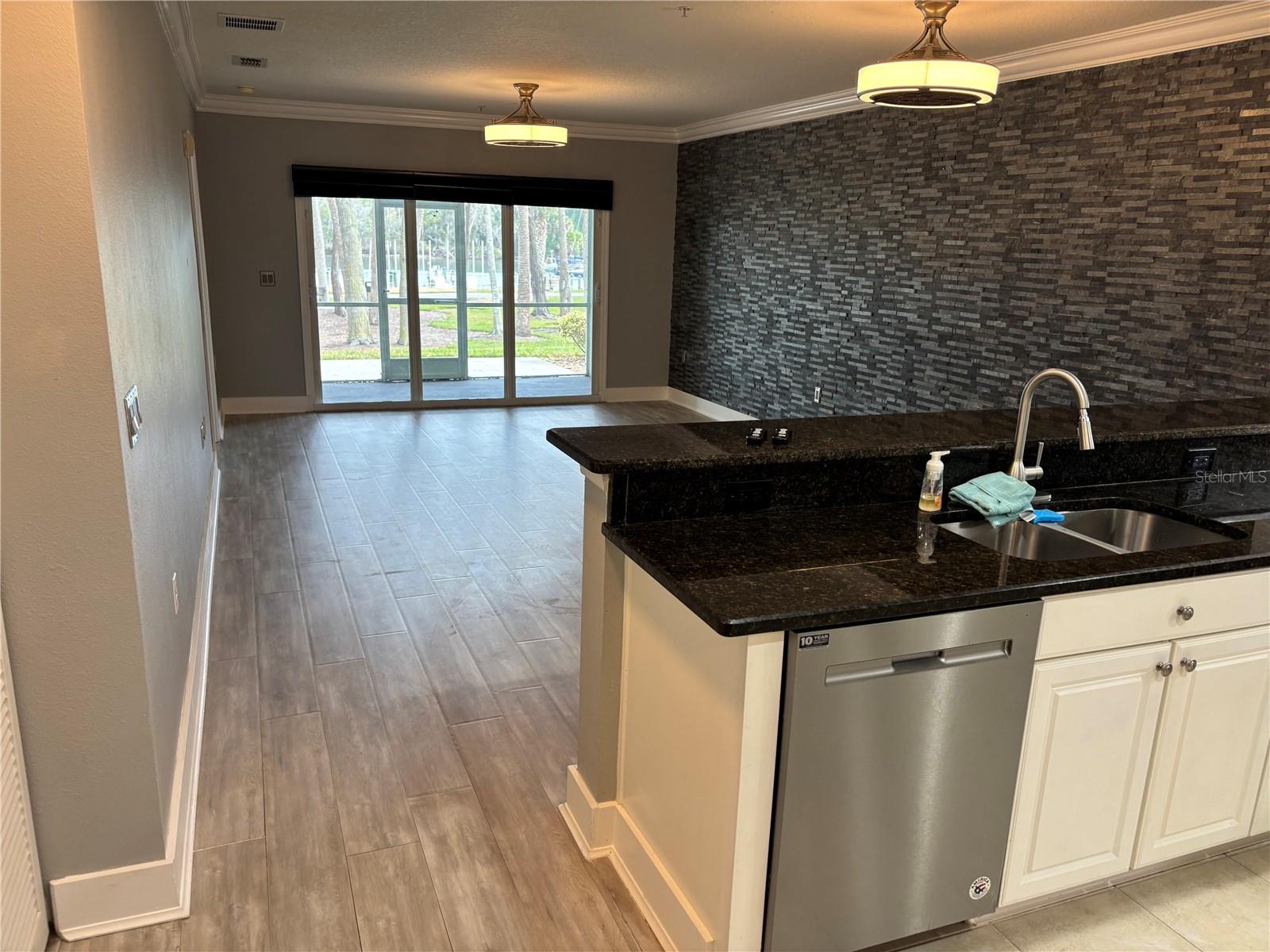 Image 13 of 81 For 100 Canopy Walk Lane 112