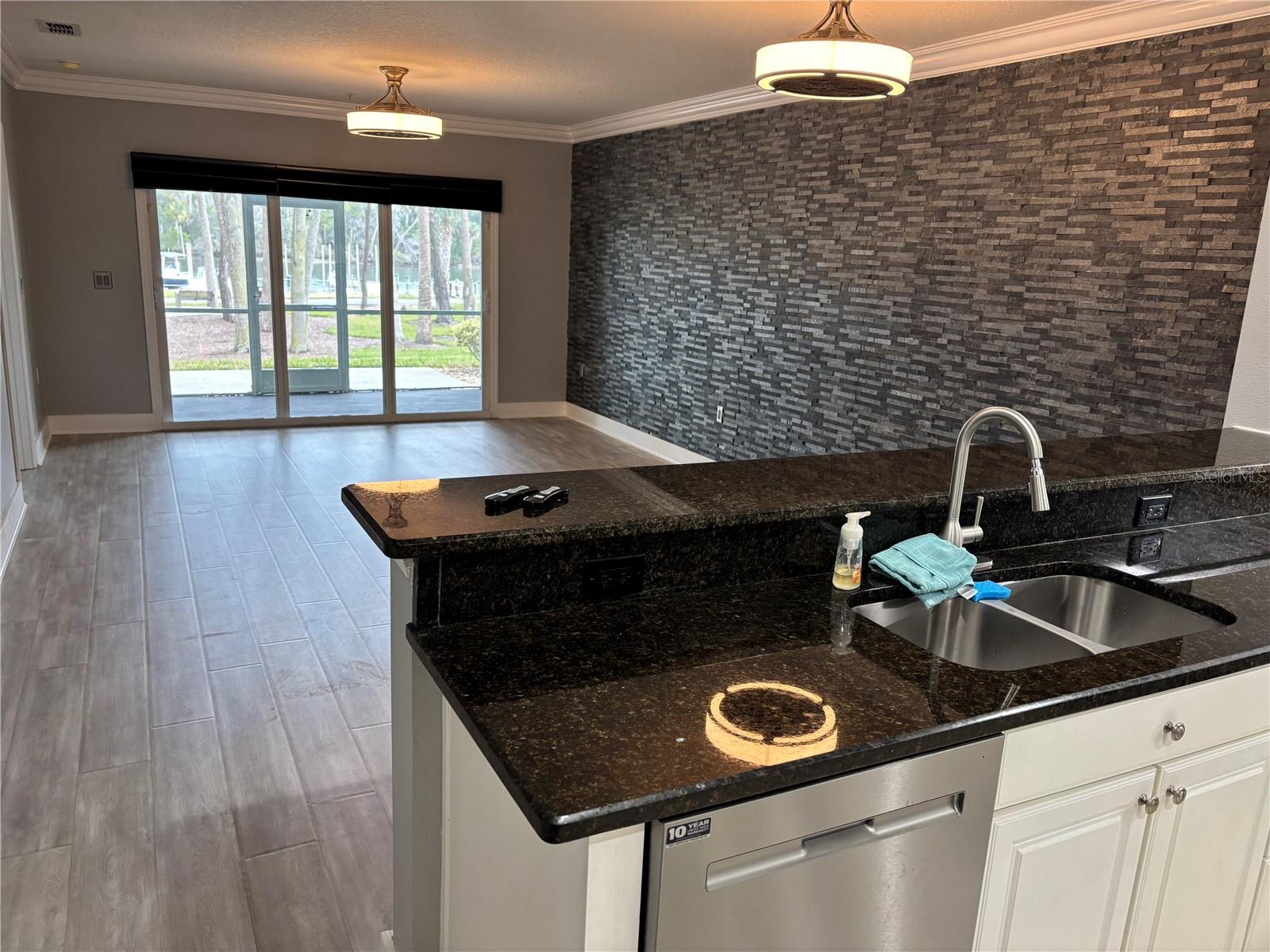 Image 8 of 81 For 100 Canopy Walk Lane 112