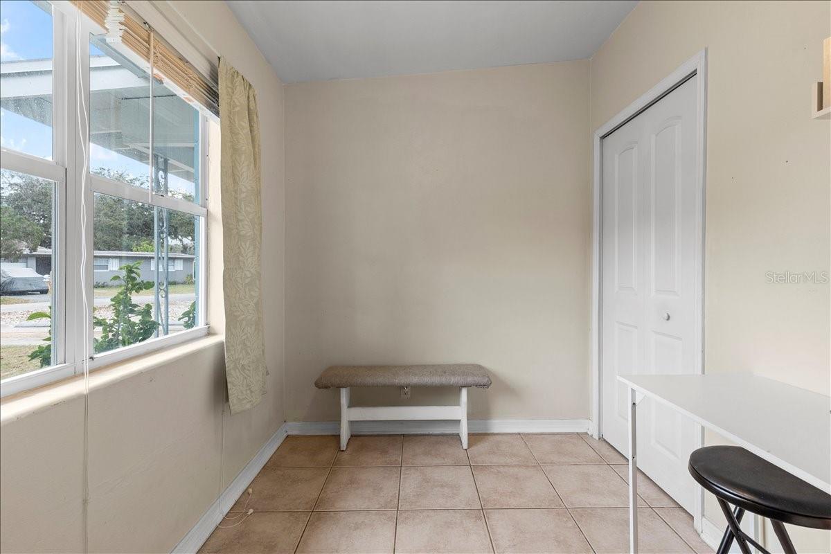 Image 17 of 38 For 450 Card Avenue