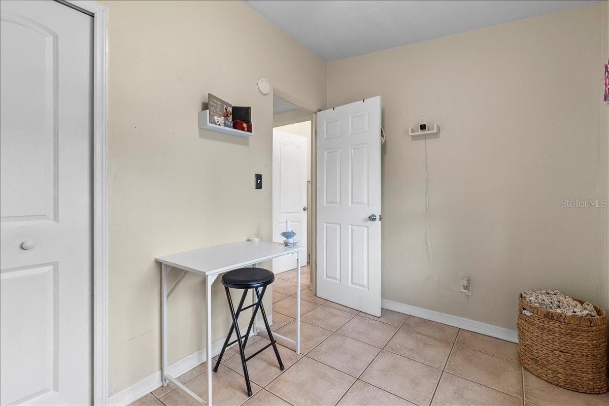 Image 19 of 38 For 450 Card Avenue