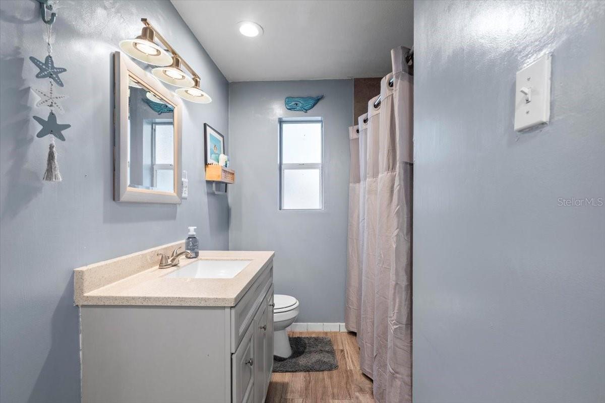 Image 23 of 38 For 450 Card Avenue