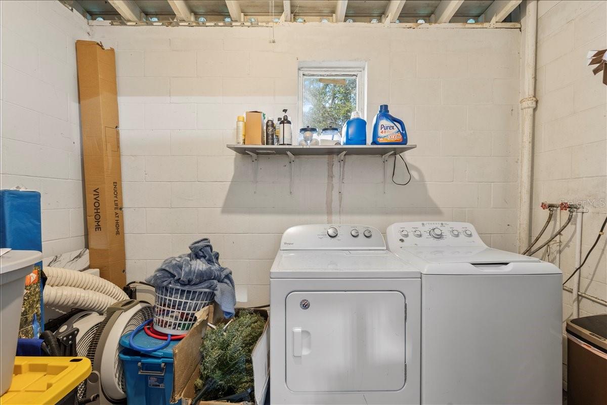 Image 25 of 38 For 450 Card Avenue