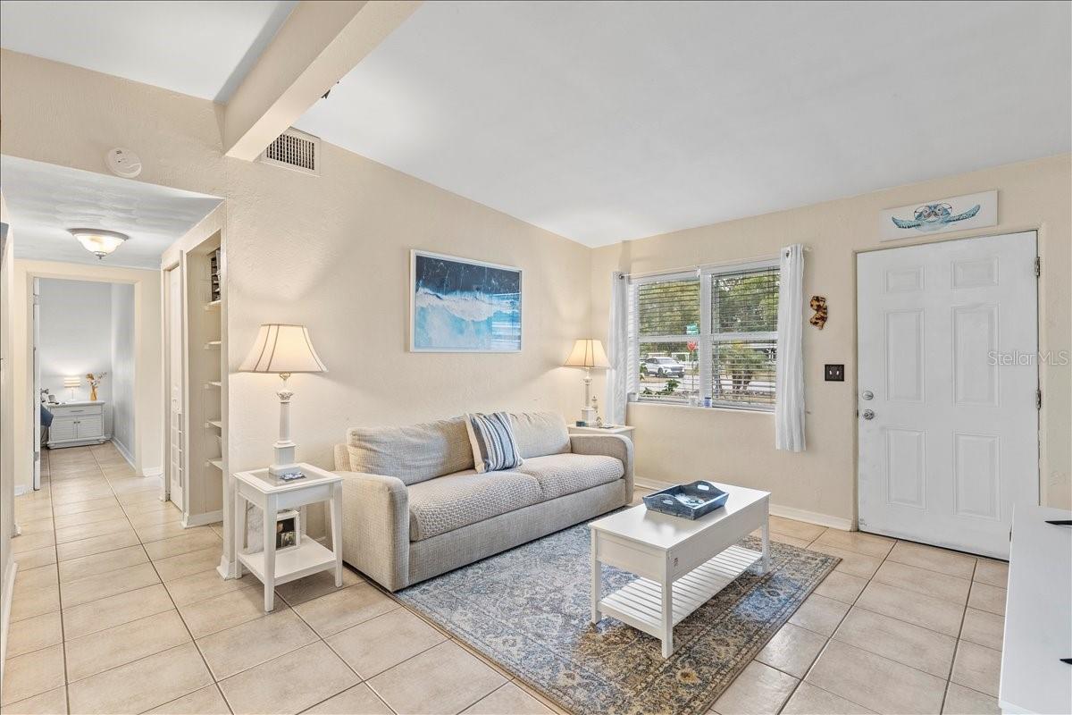 Image 4 of 38 For 450 Card Avenue