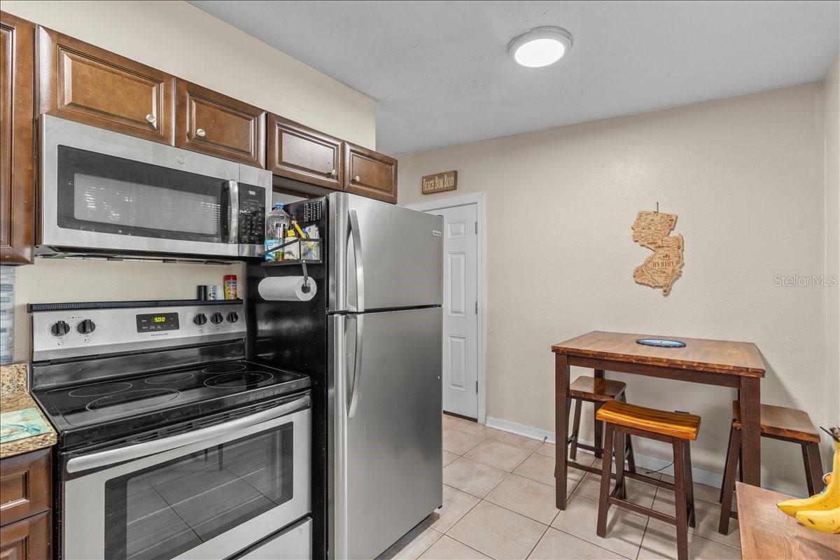 Image 9 of 38 For 450 Card Avenue