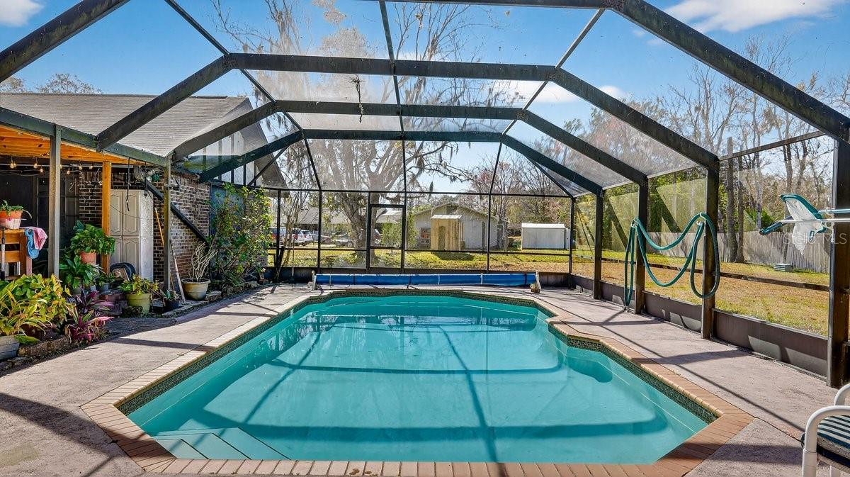 Image 4 of 44 For 279 Riverbend Road